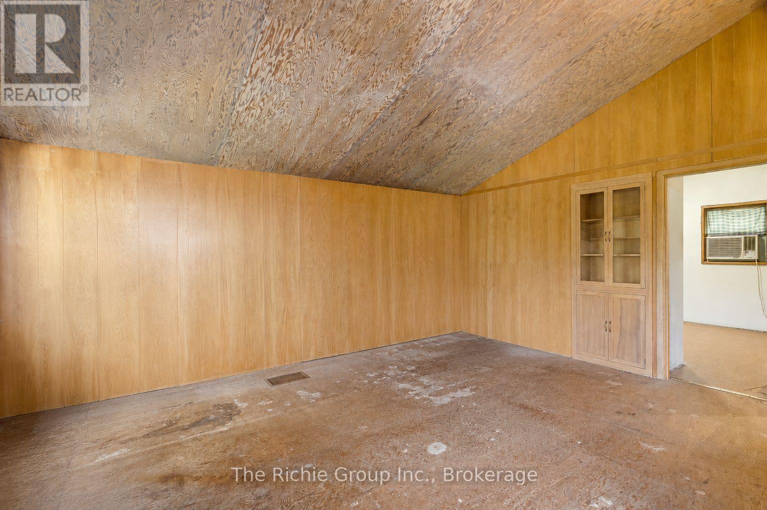 13494 Tenth Line Property Photo 16