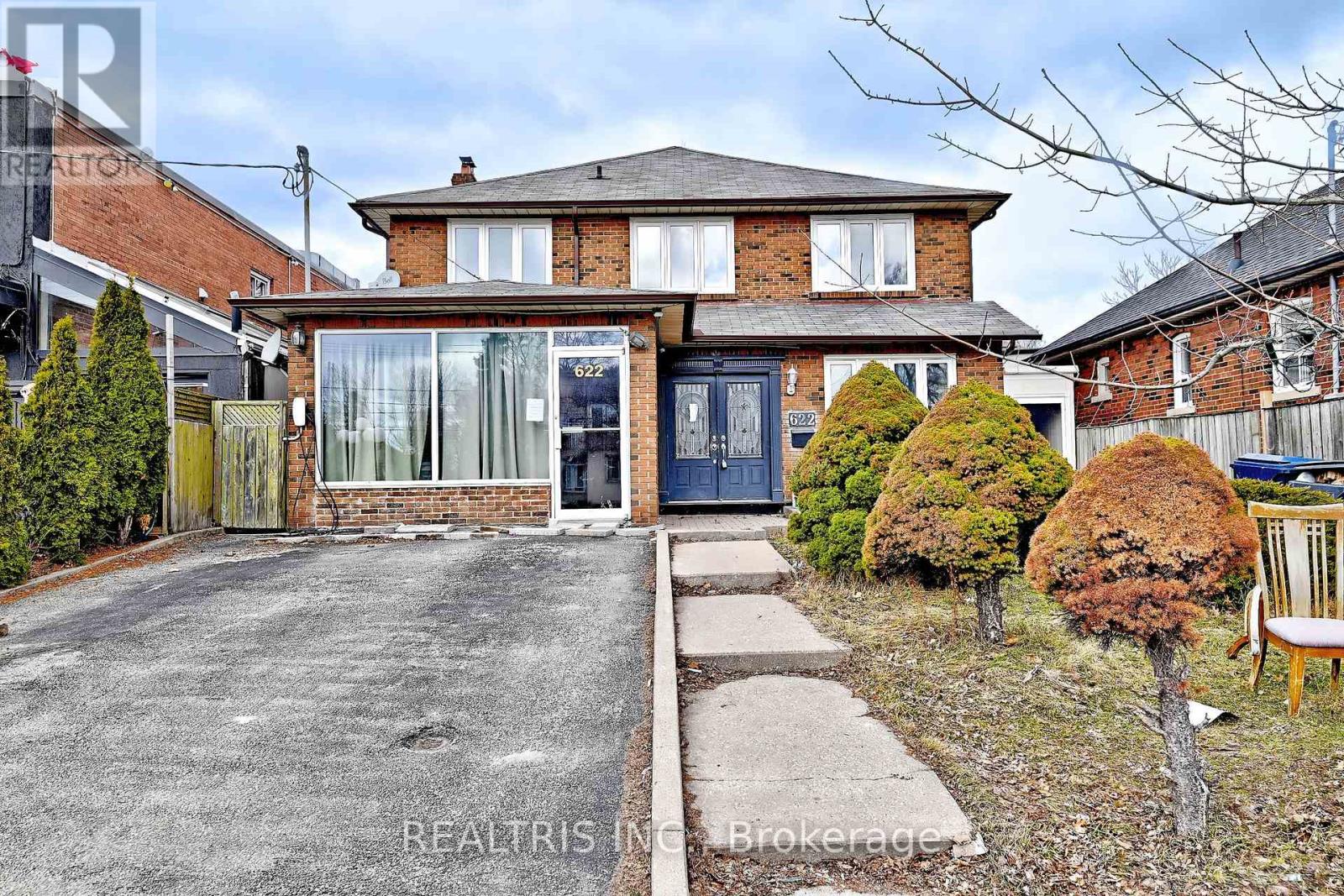 622 THE QUEENSWAY Property Photo 1