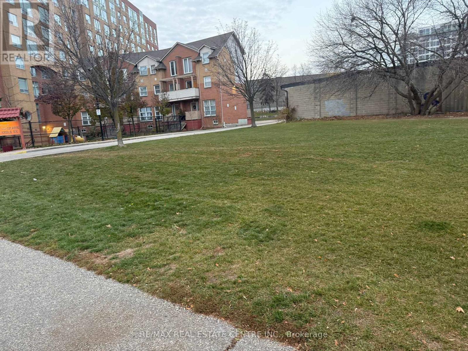 W/s Keele St Property Photo 1