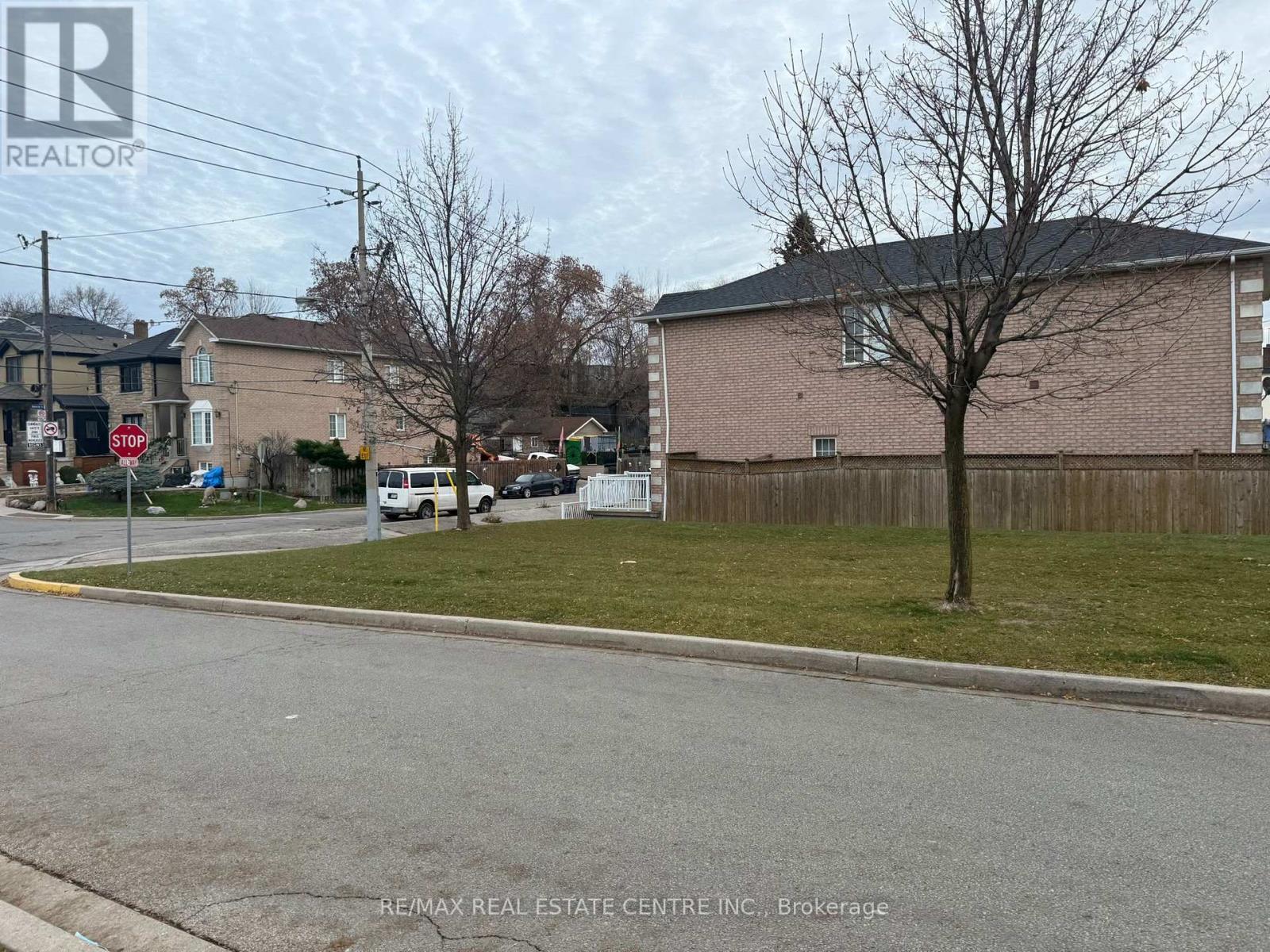 W/s Keele St Property Photo 2