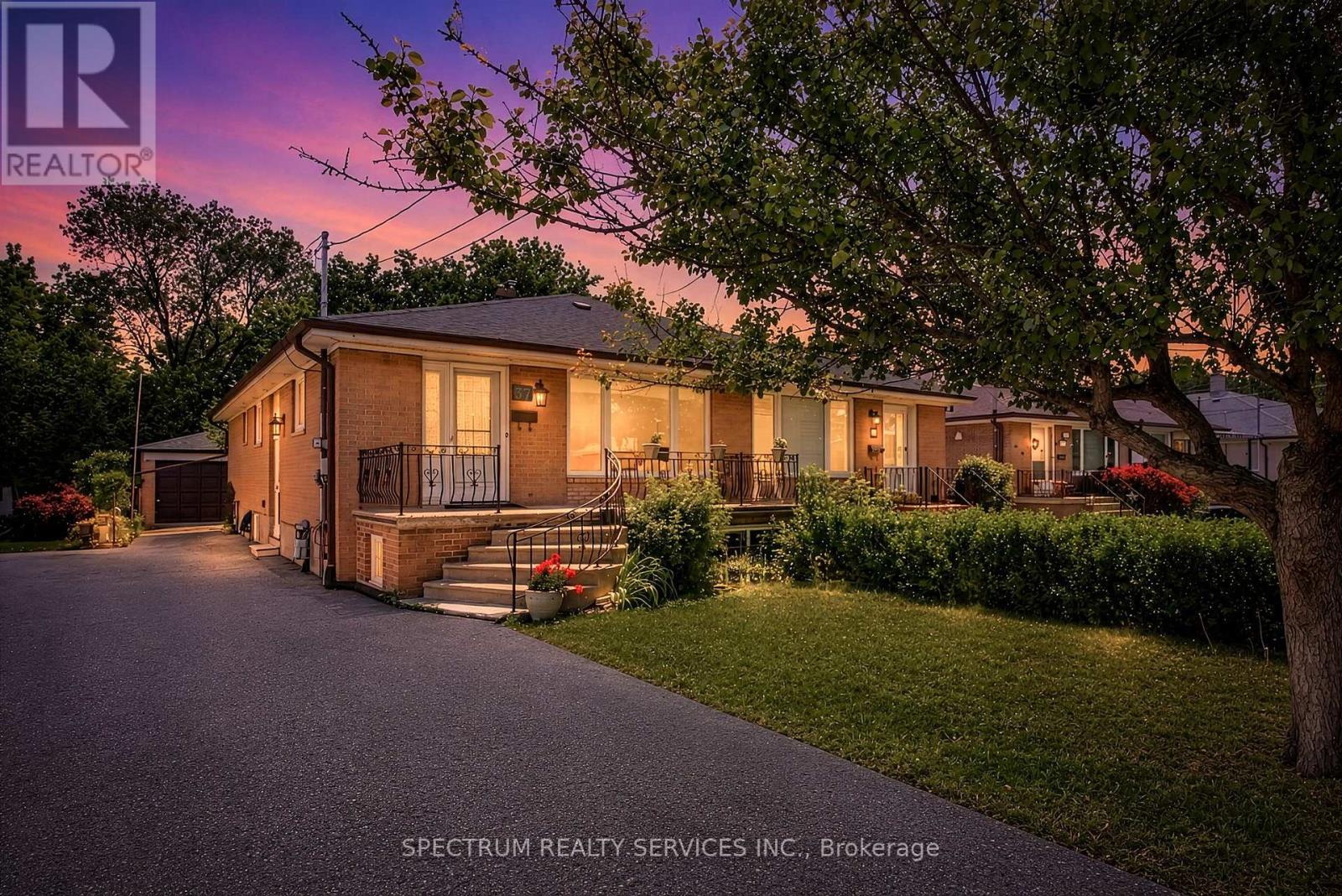 37 Newlin Crescent Property Photo 1