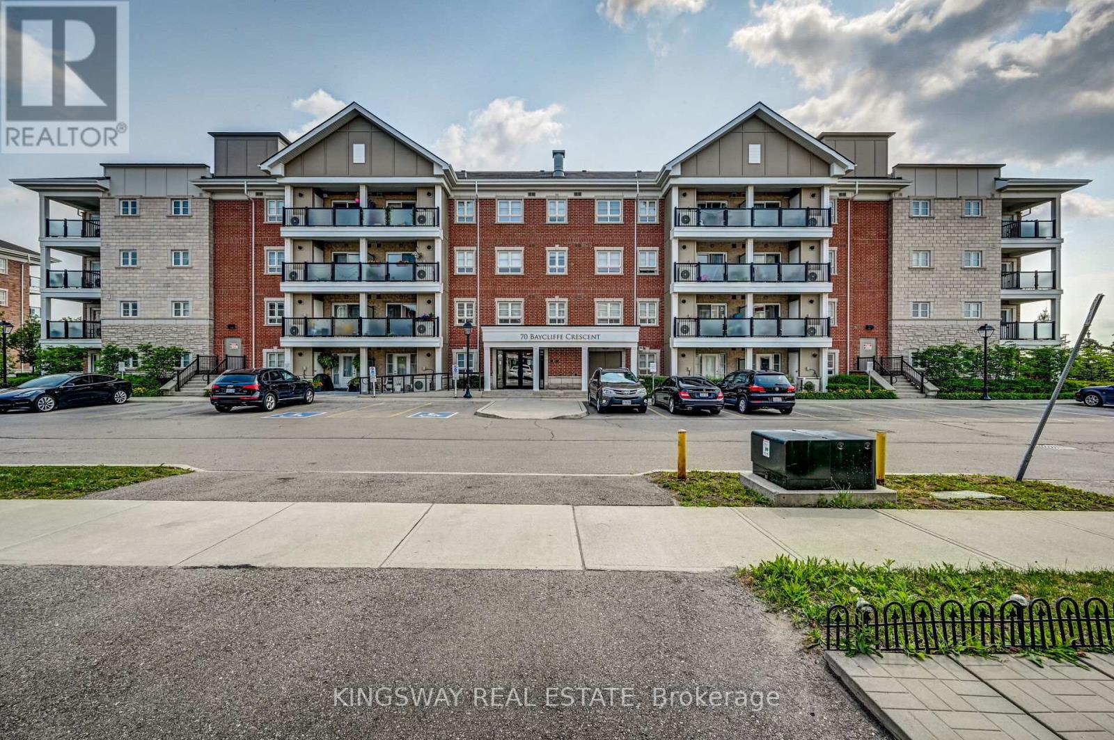 303 - 70 BAYCLCIFFE CRESCENT