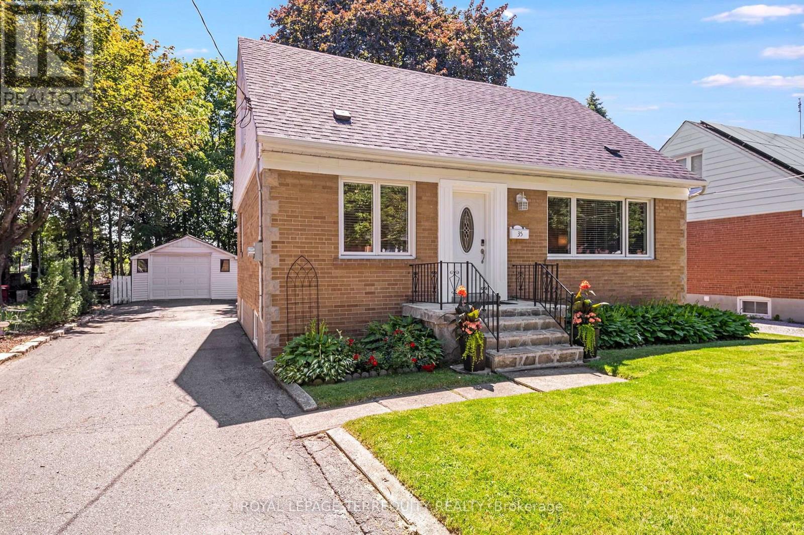 35 Jodphur Avenue Property Photo 1