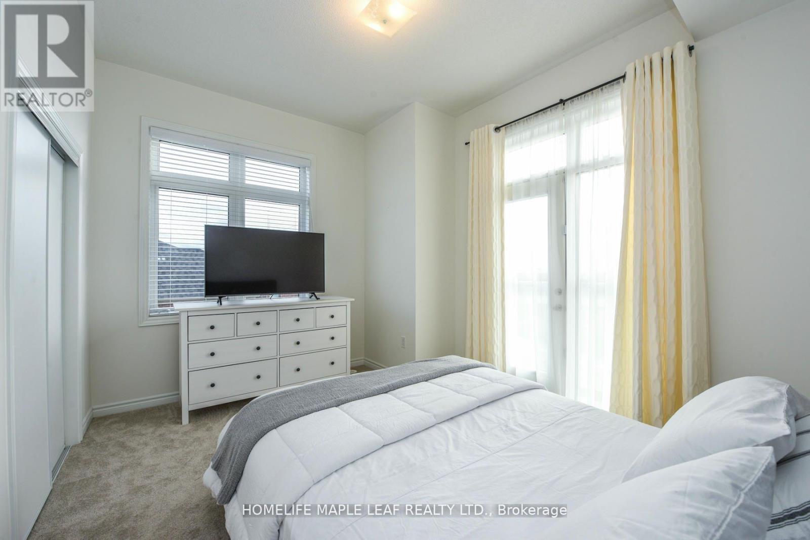 215 - 30 Halliford Place Property Photo 12