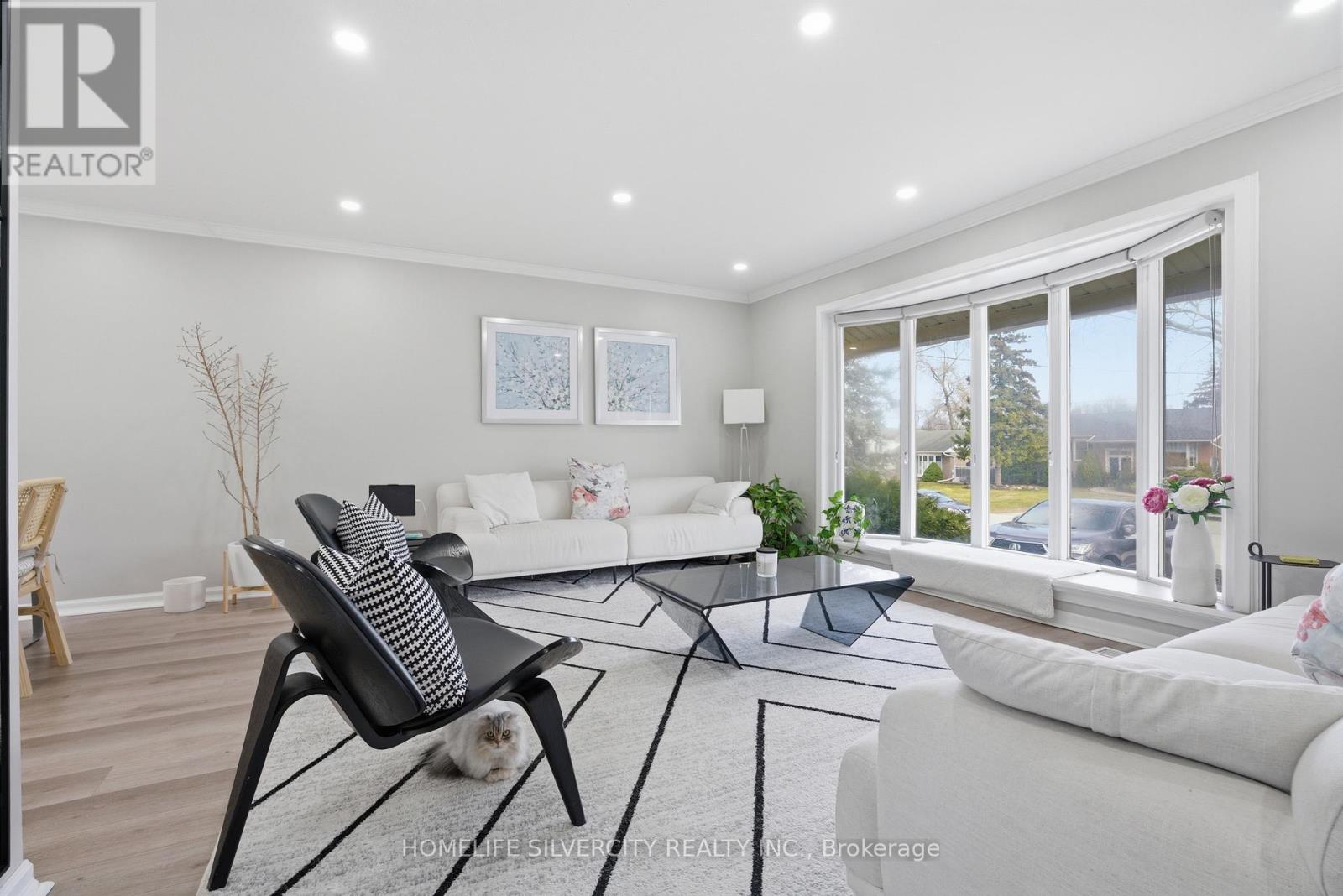 578 Trafford Crescent Property Photo 3