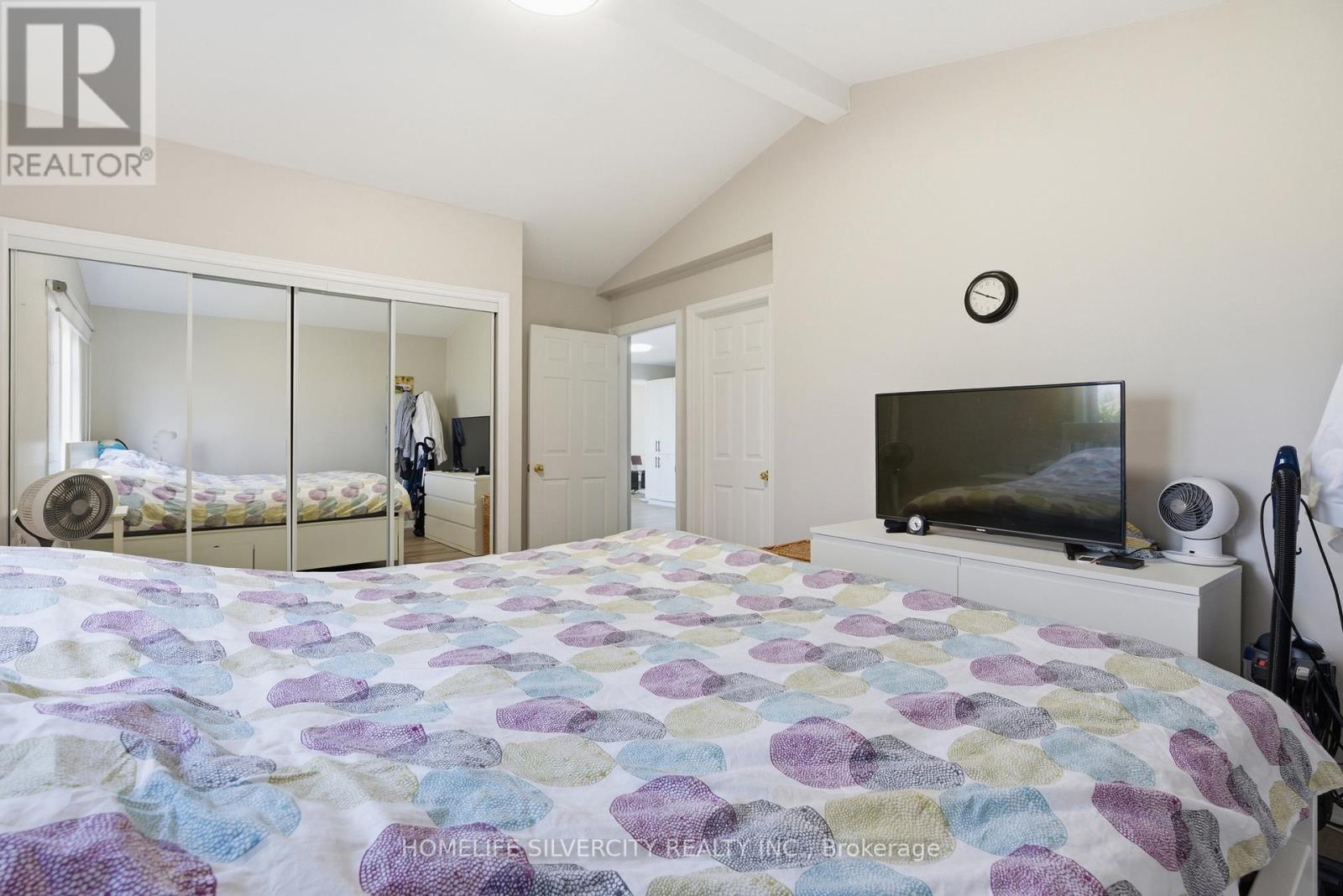 578 Trafford Crescent Property Photo 11