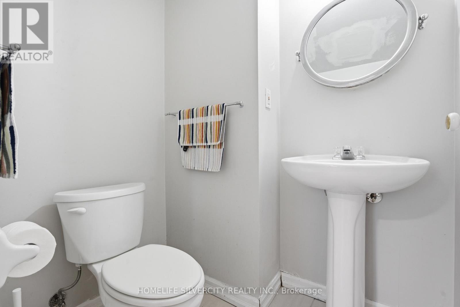 578 Trafford Crescent Property Photo 16