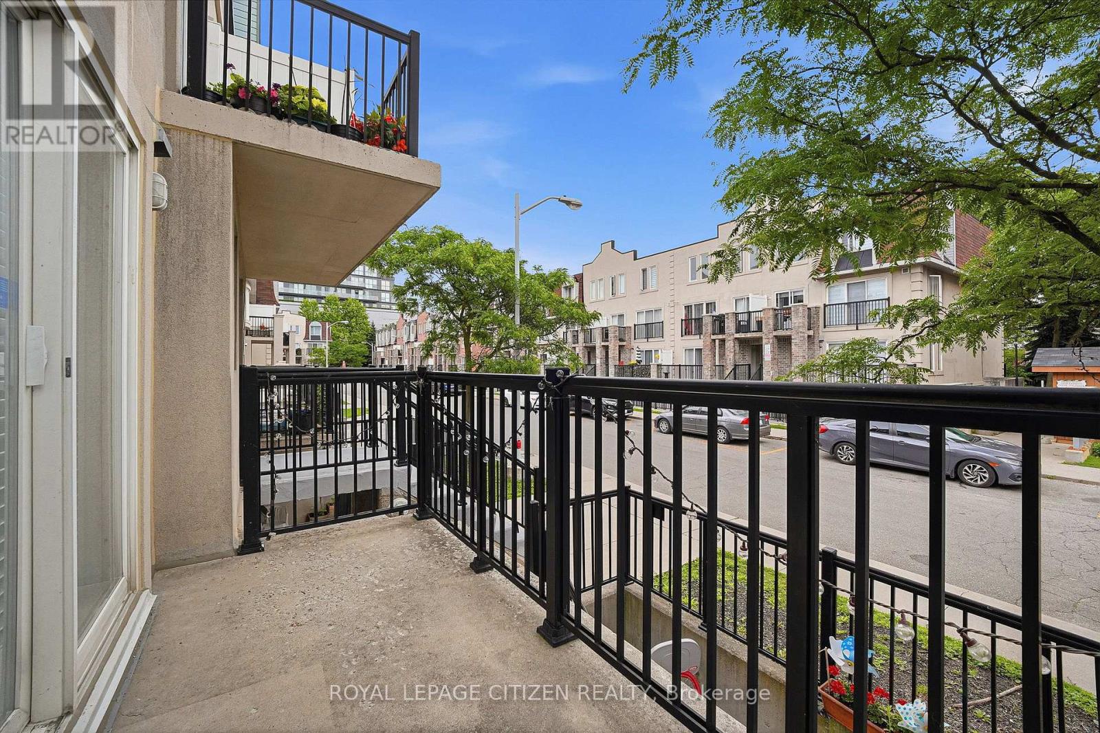 2048 - 75 George Appleton Way Property Photo 3