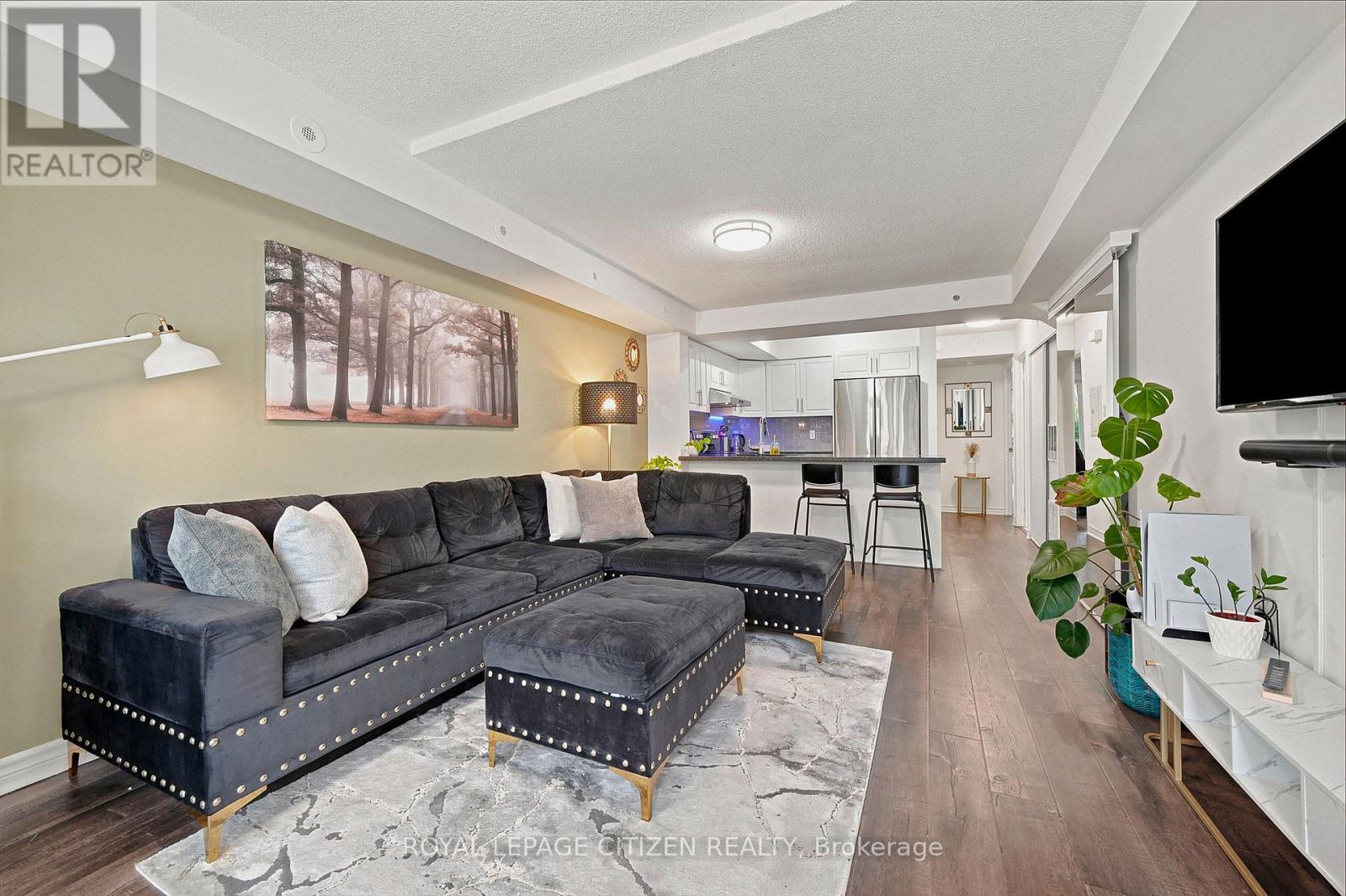 2048 - 75 George Appleton Way Property Photo 6