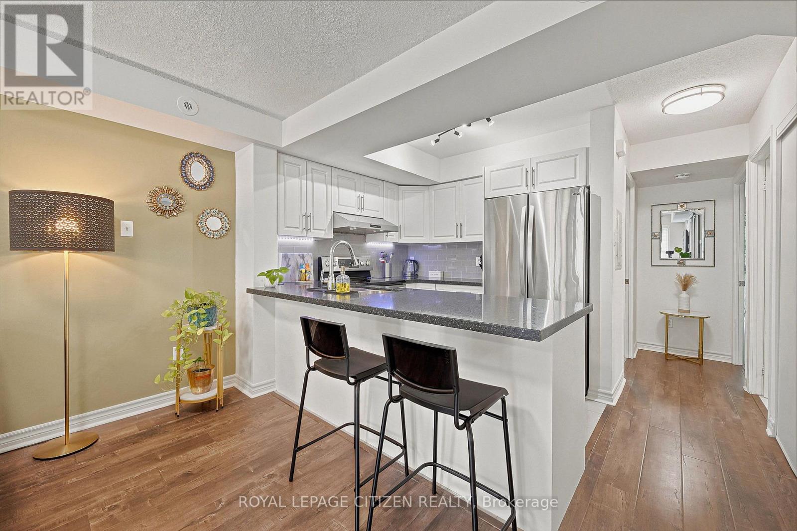 2048 - 75 George Appleton Way Property Photo 8