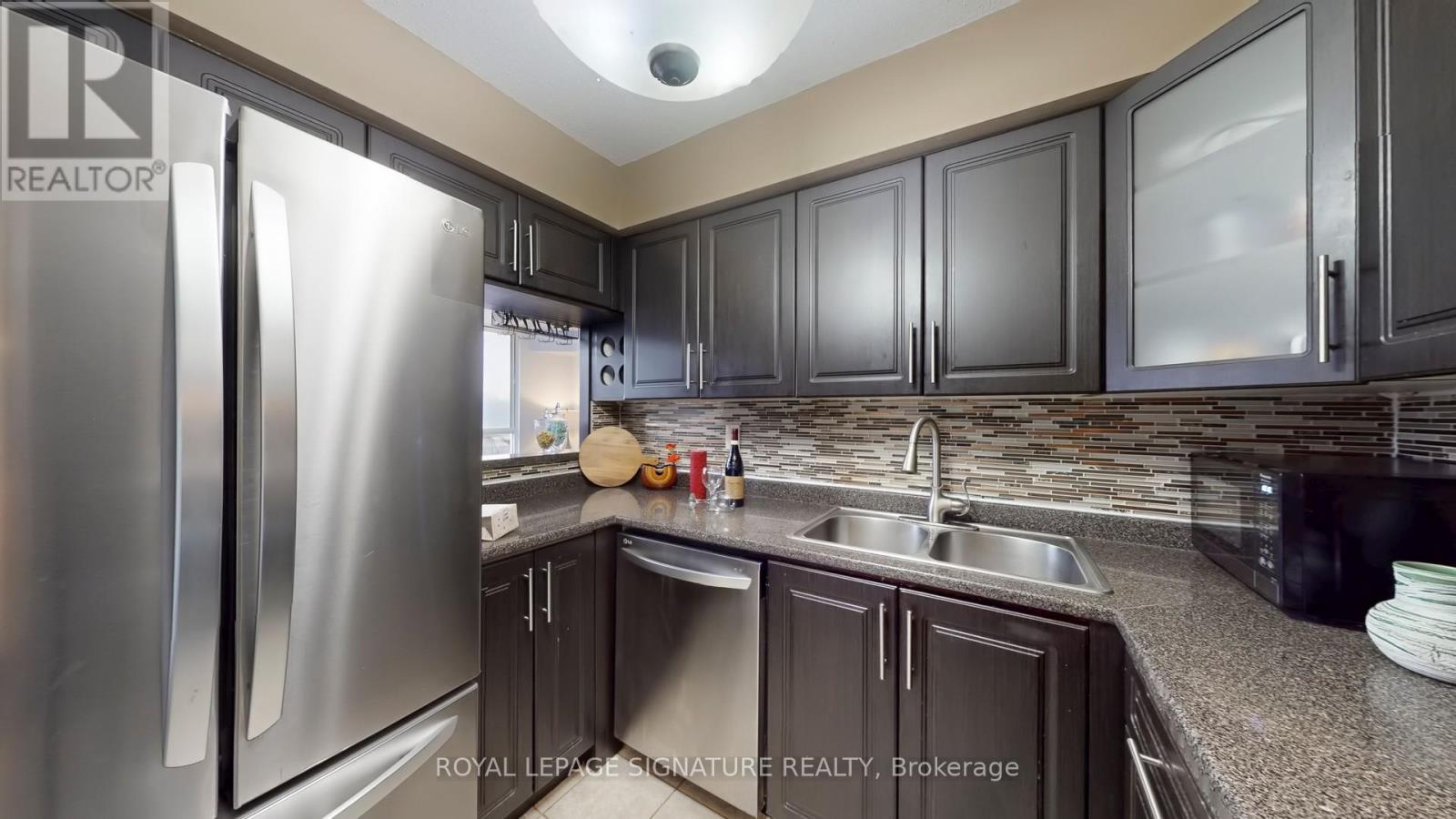 307 - 2901 Kipling Avenue Property Photo 5