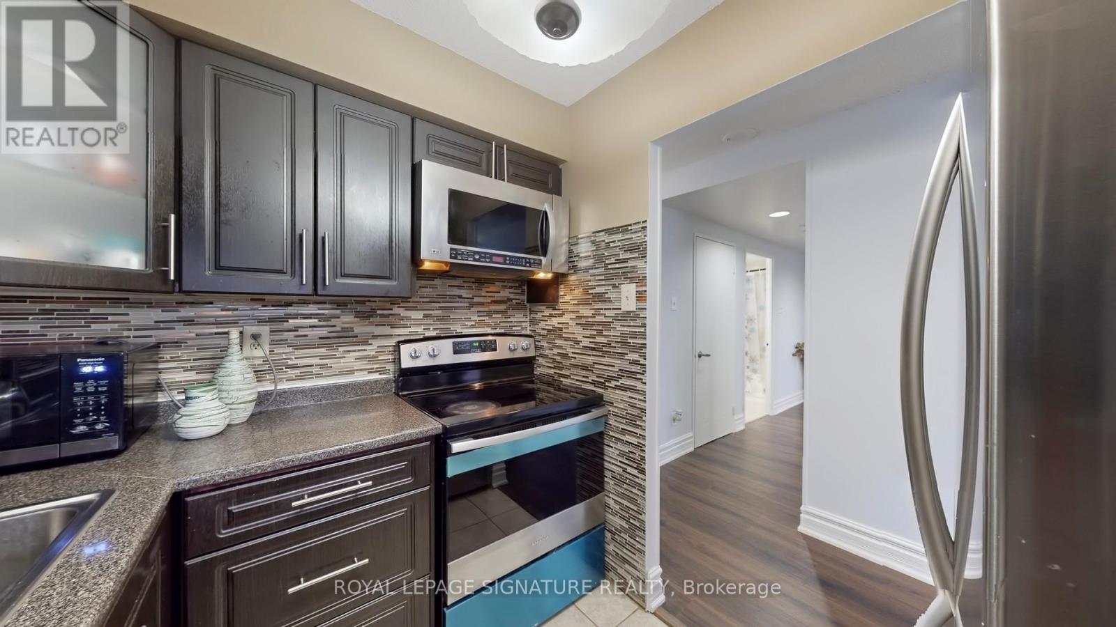307 - 2901 Kipling Avenue Property Photo 6