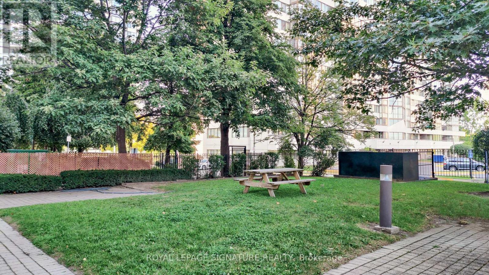 307 - 2901 Kipling Avenue Property Photo 25