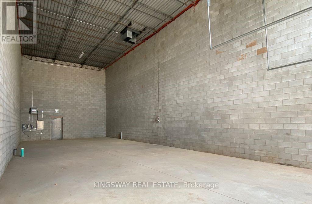 32 - 1156 King Road Property Photo 10