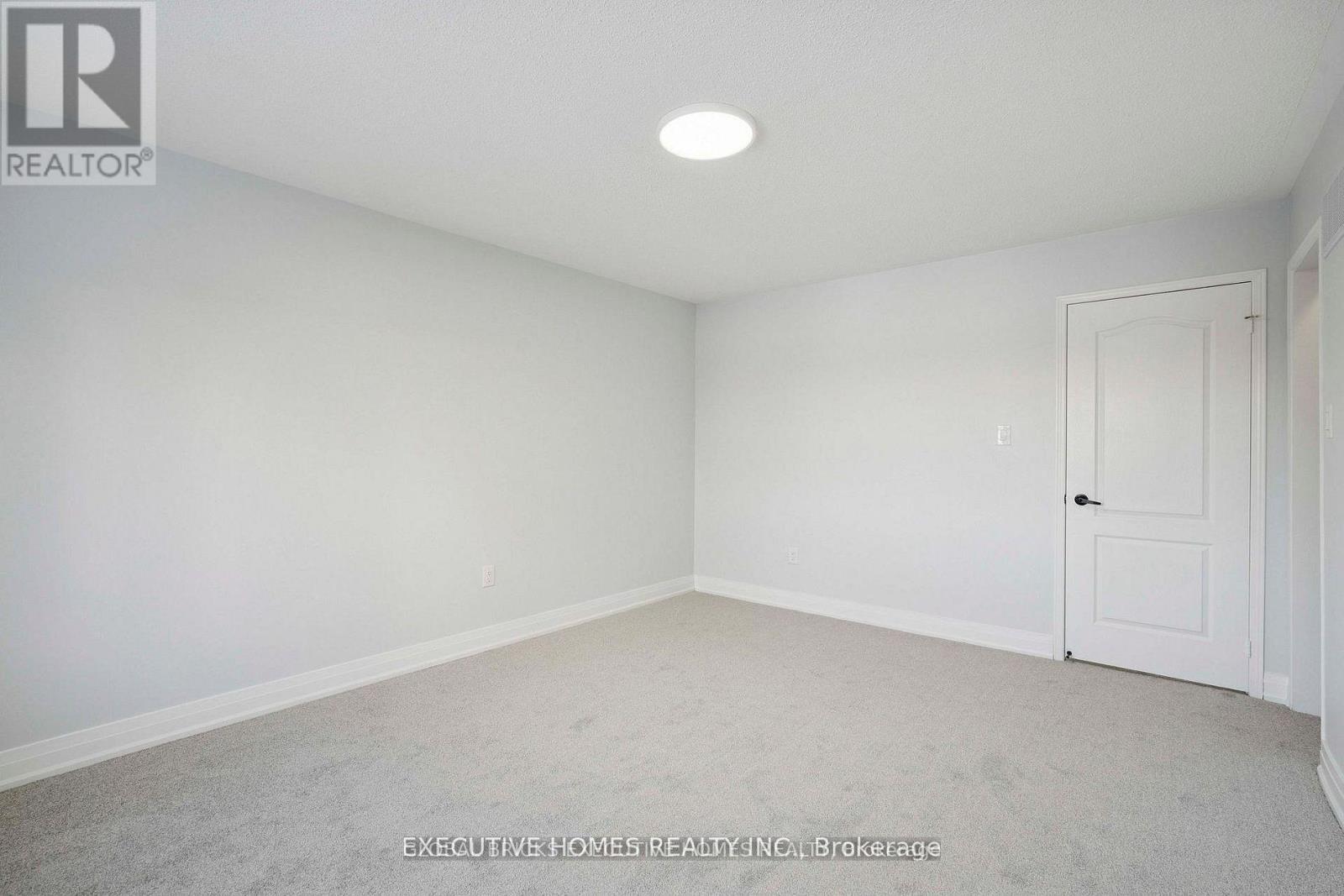 60 - 2665 Thomas Street Property Photo 8