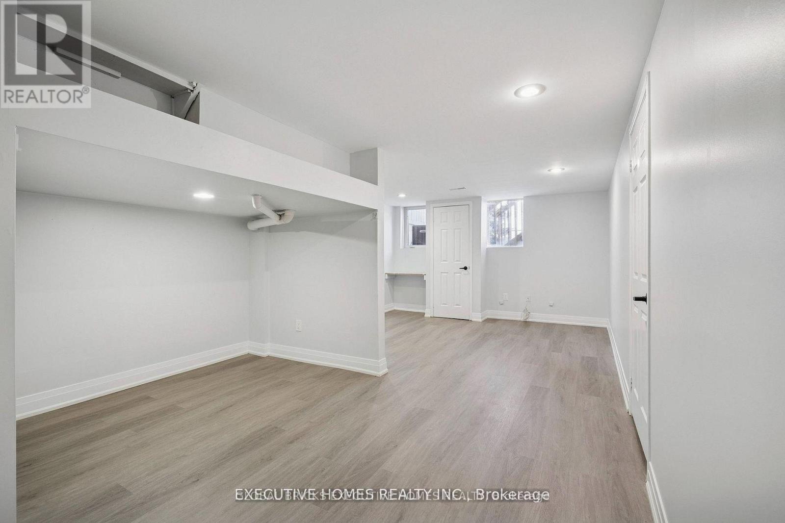60 - 2665 Thomas Street Property Photo 22