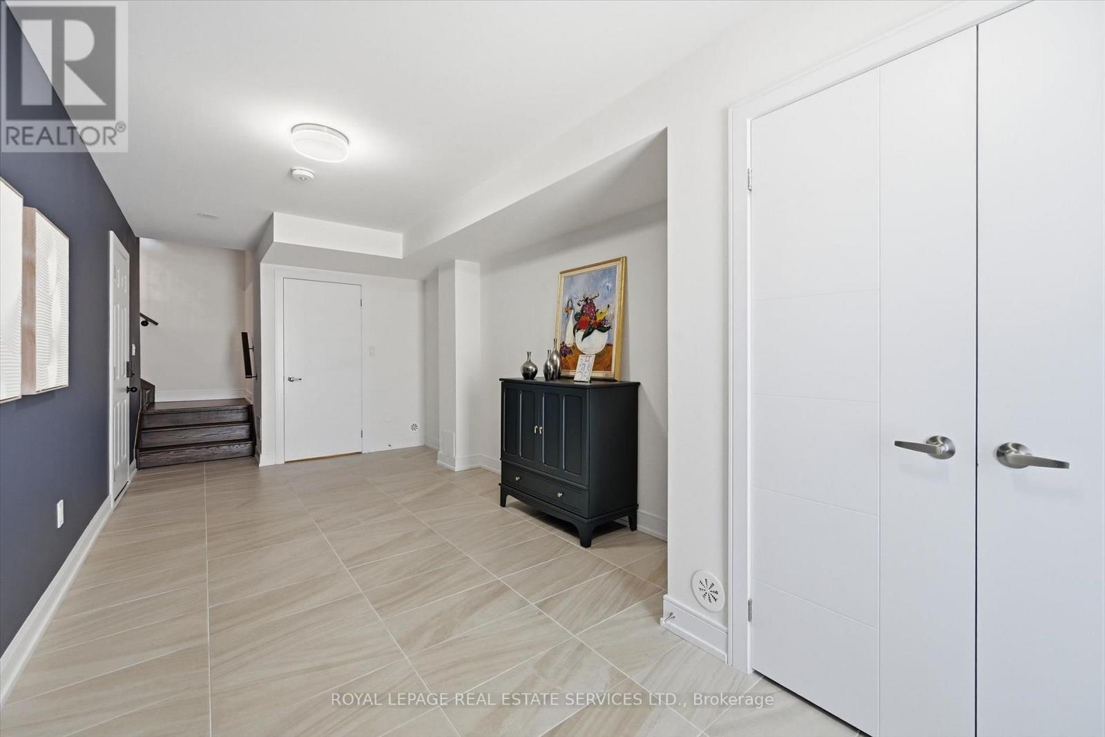 1403 Clarriage Court Property Photo 7