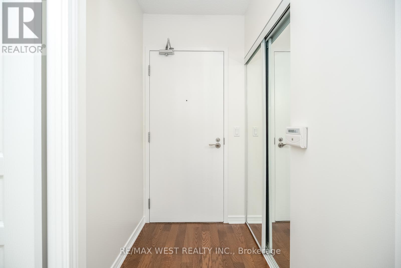 908 - 2240 Lake Shore Boulevard W Property Photo 4