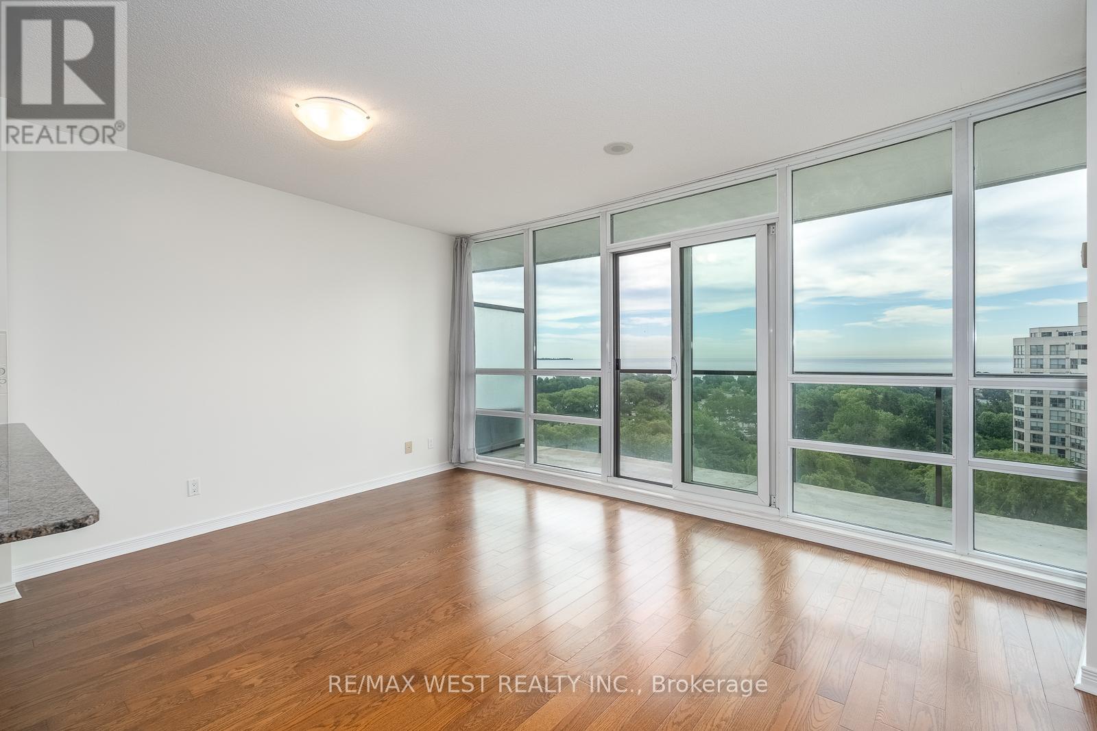 908 - 2240 Lake Shore Boulevard W Property Photo 5