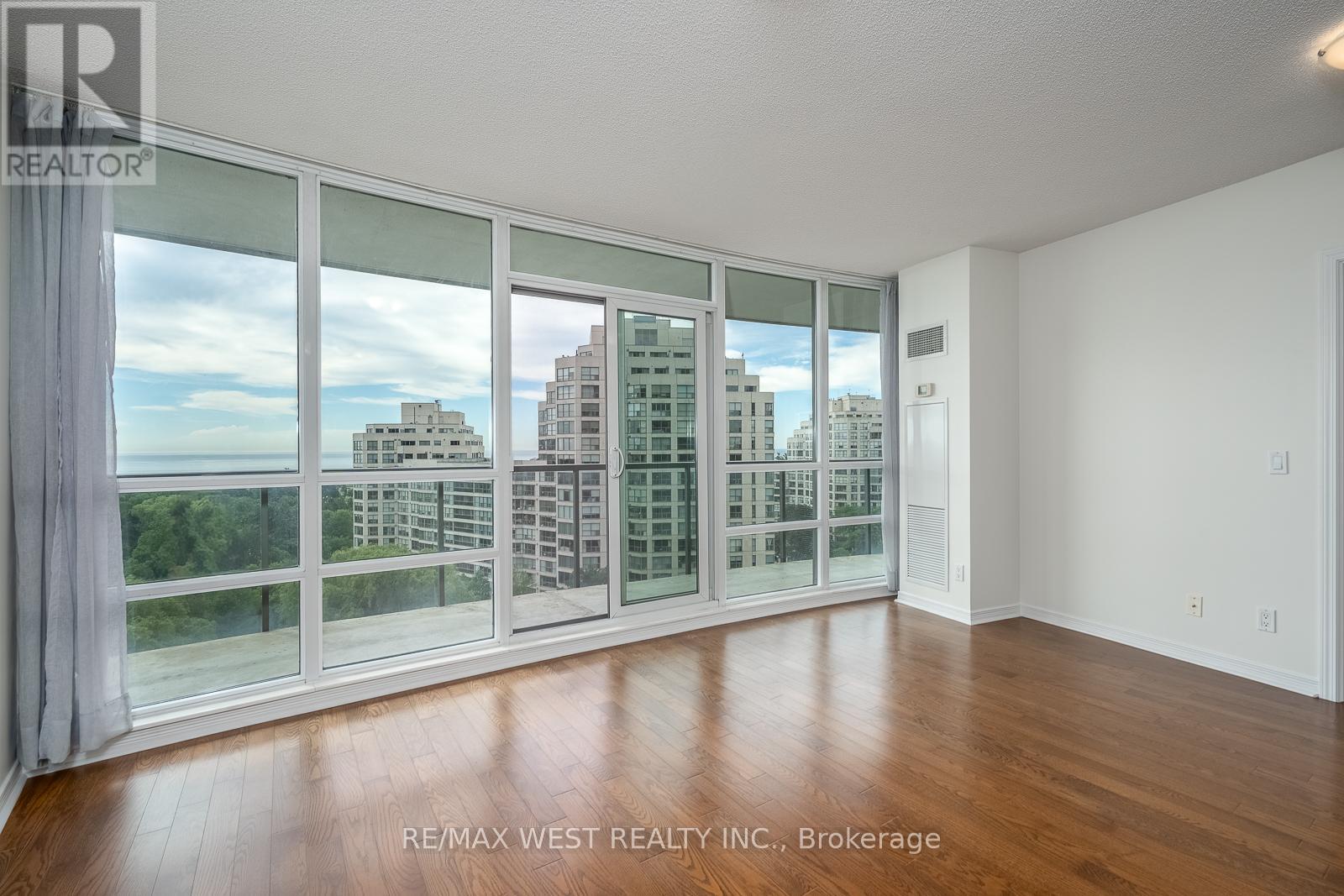 908 - 2240 Lake Shore Boulevard W Property Photo 7
