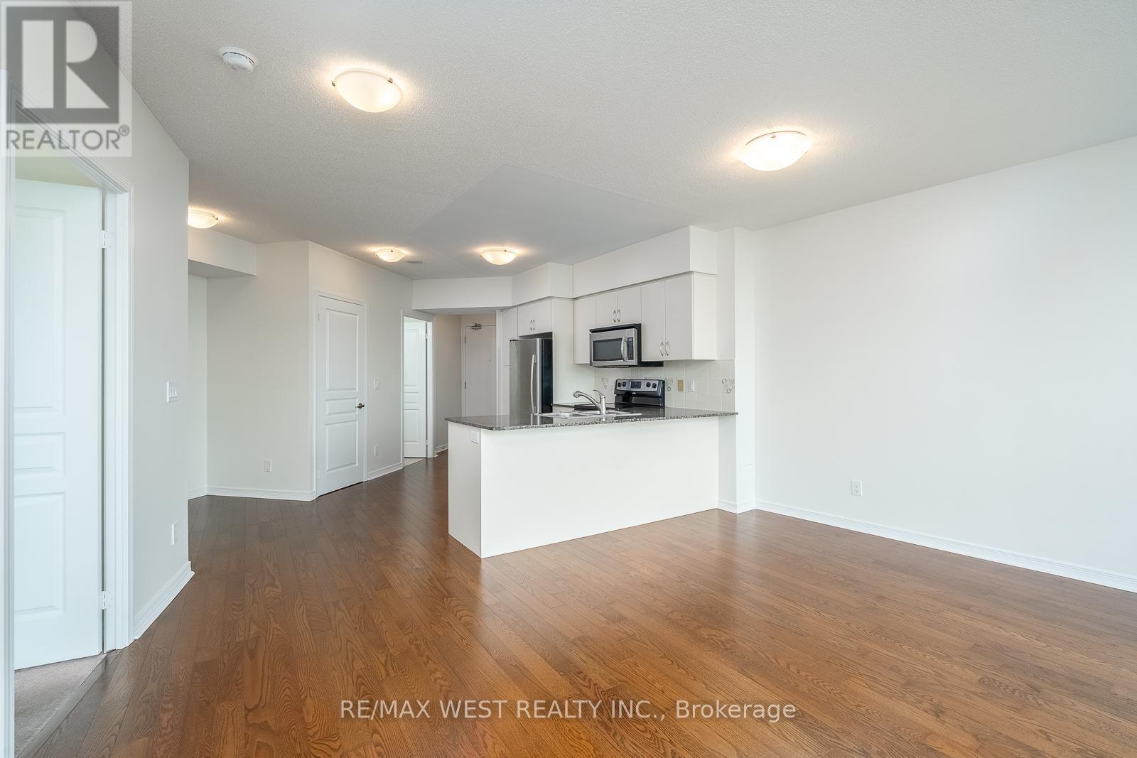 908 - 2240 Lake Shore Boulevard W Property Photo 9
