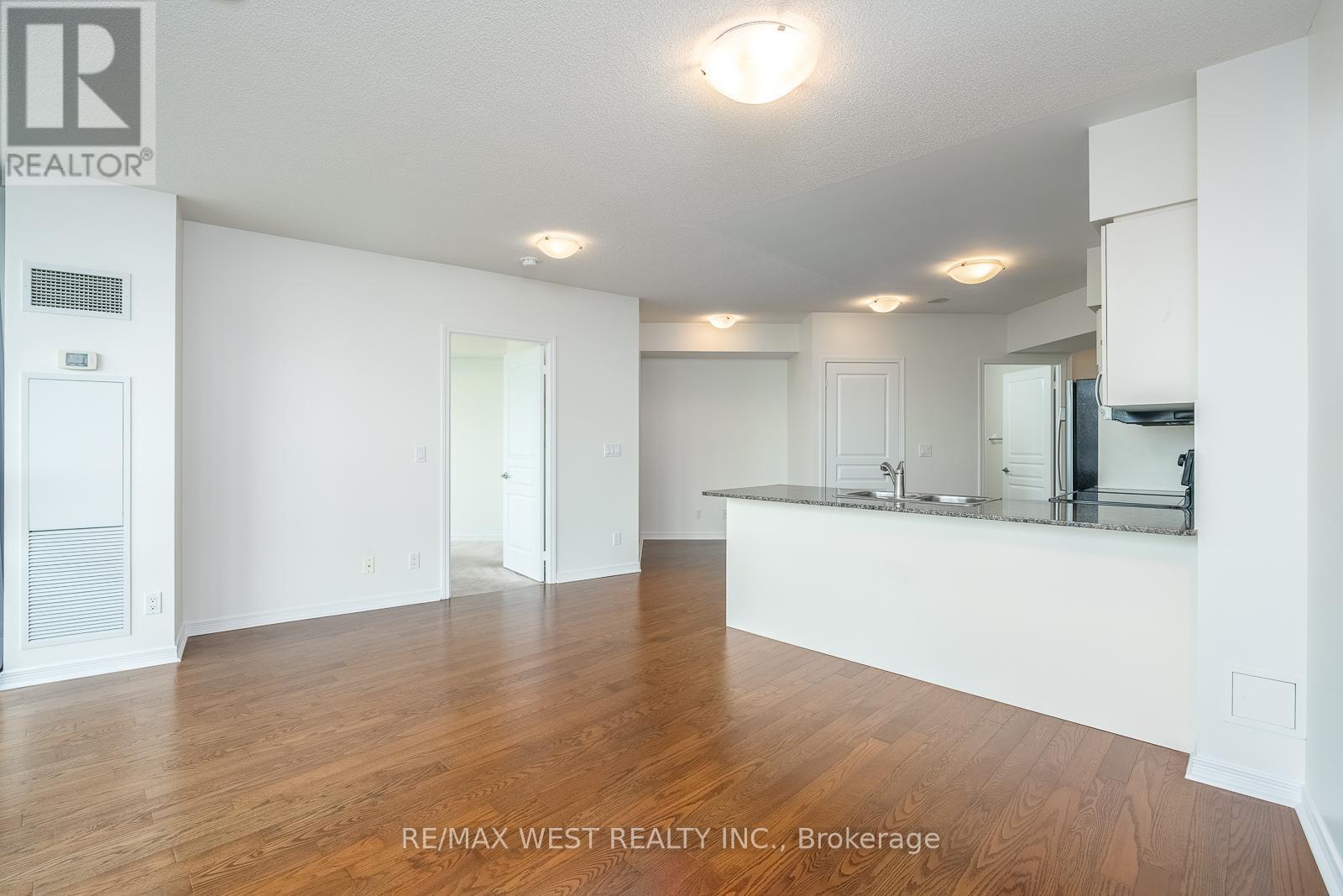 908 - 2240 Lake Shore Boulevard W Property Photo 10