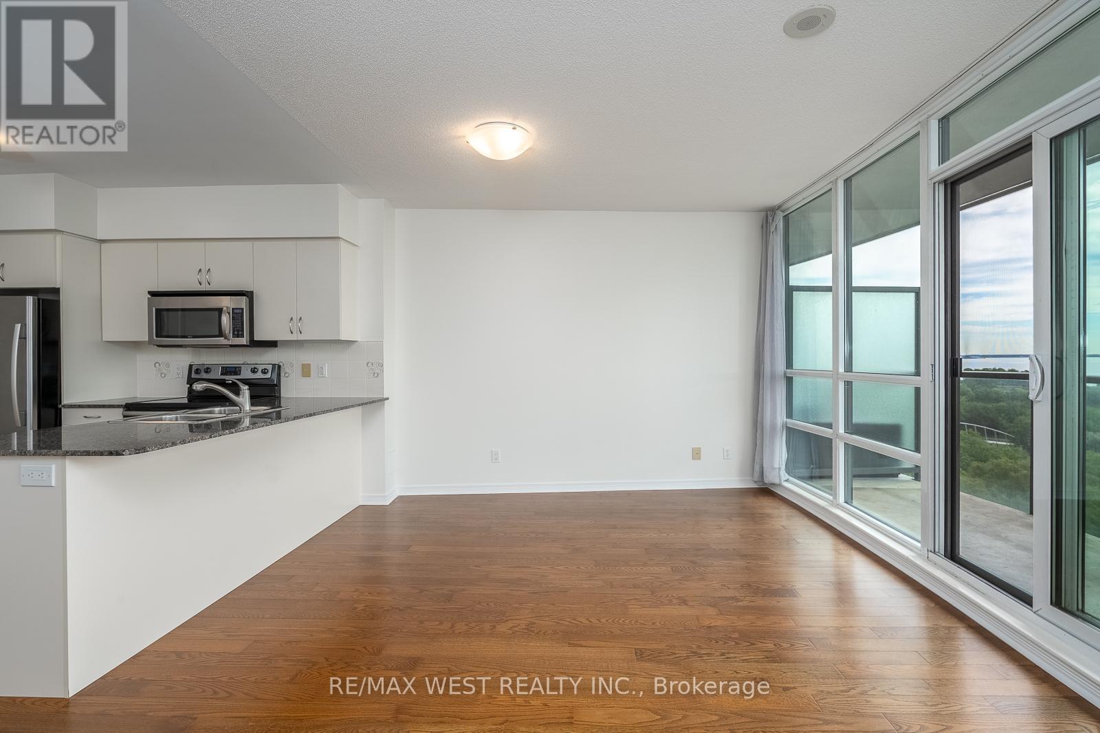 908 - 2240 Lake Shore Boulevard W Property Photo 14