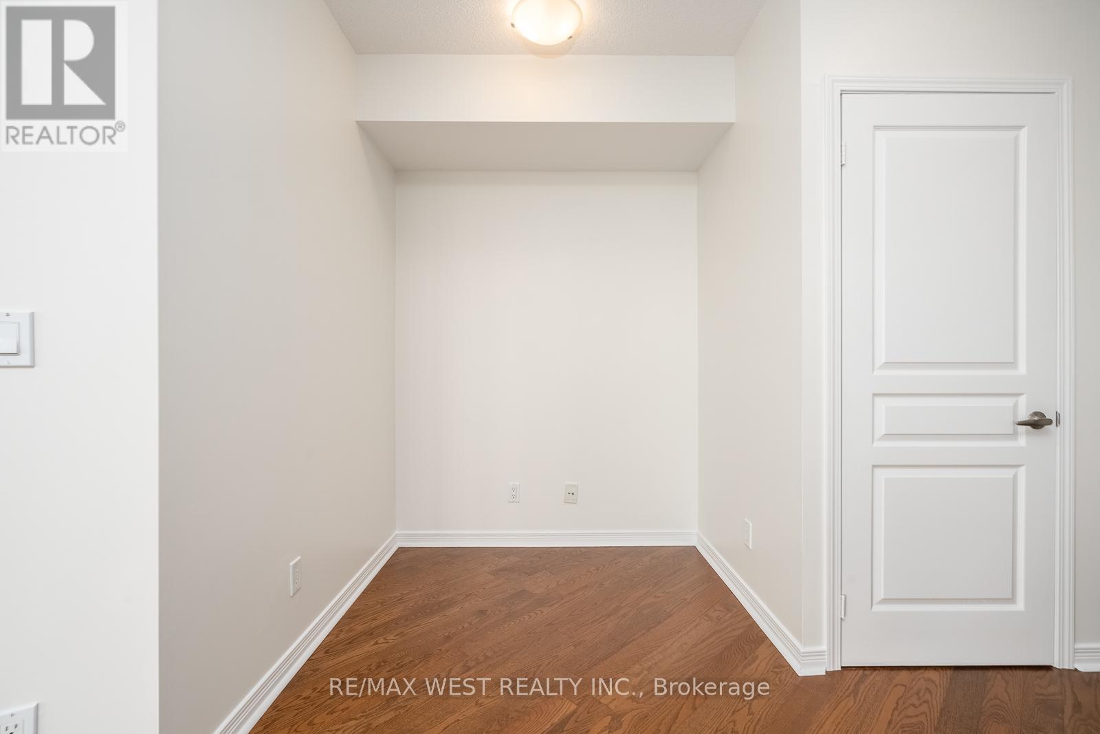 908 - 2240 Lake Shore Boulevard W Property Photo 17