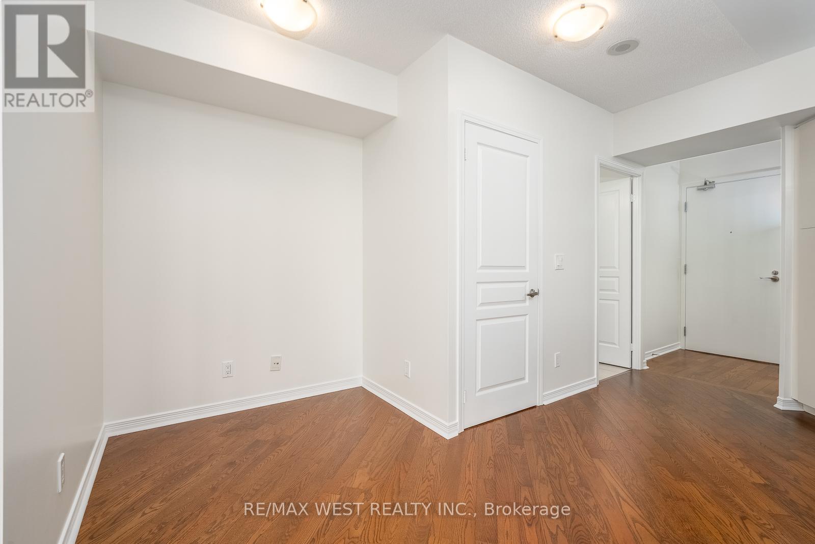 908 - 2240 Lake Shore Boulevard W Property Photo 19