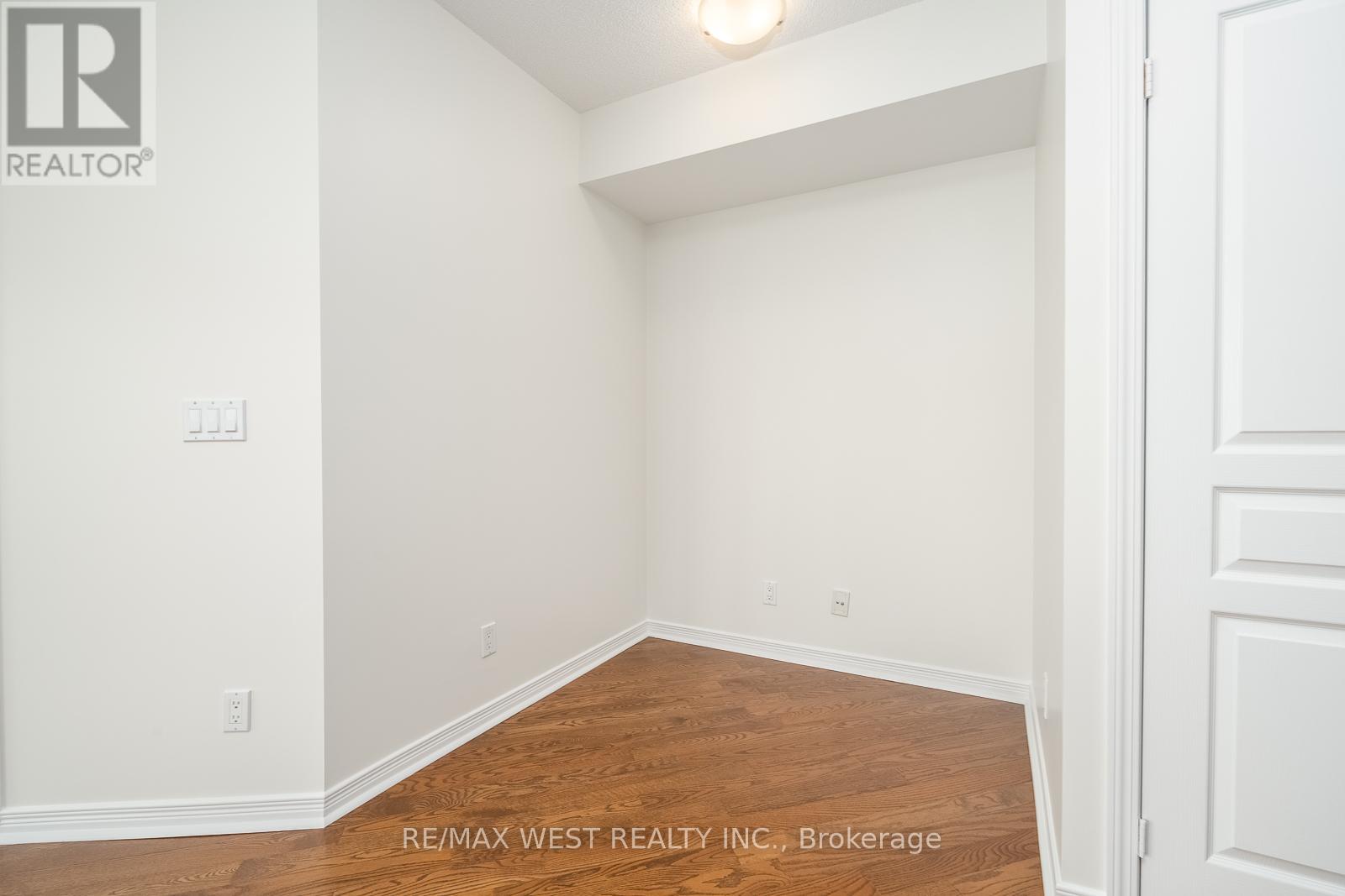 908 - 2240 Lake Shore Boulevard W Property Photo 20