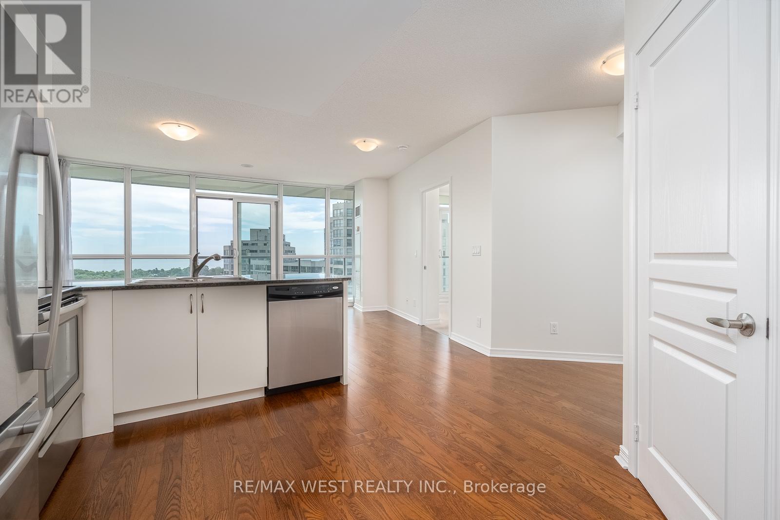 908 - 2240 Lake Shore Boulevard W Property Photo 24