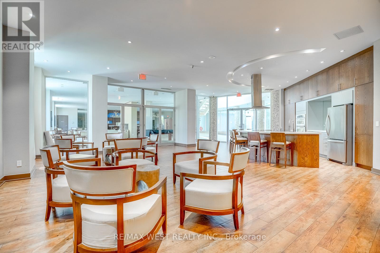 908 - 2240 Lake Shore Boulevard W Property Photo 38