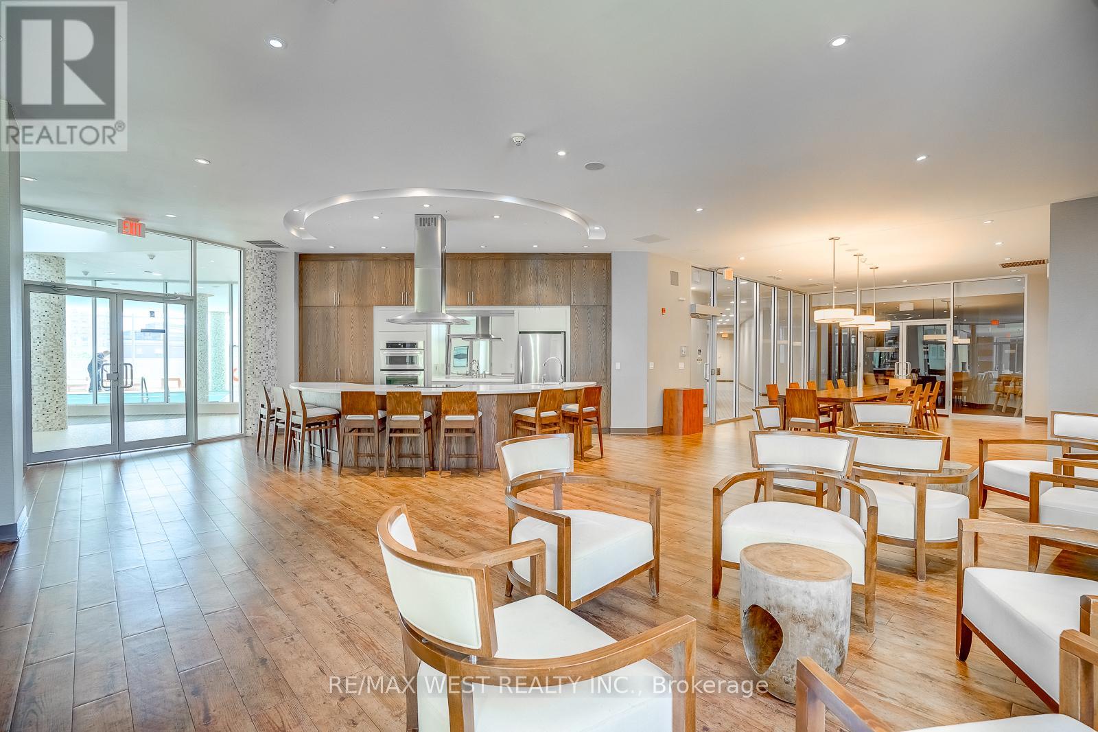 908 - 2240 Lake Shore Boulevard W Property Photo 39