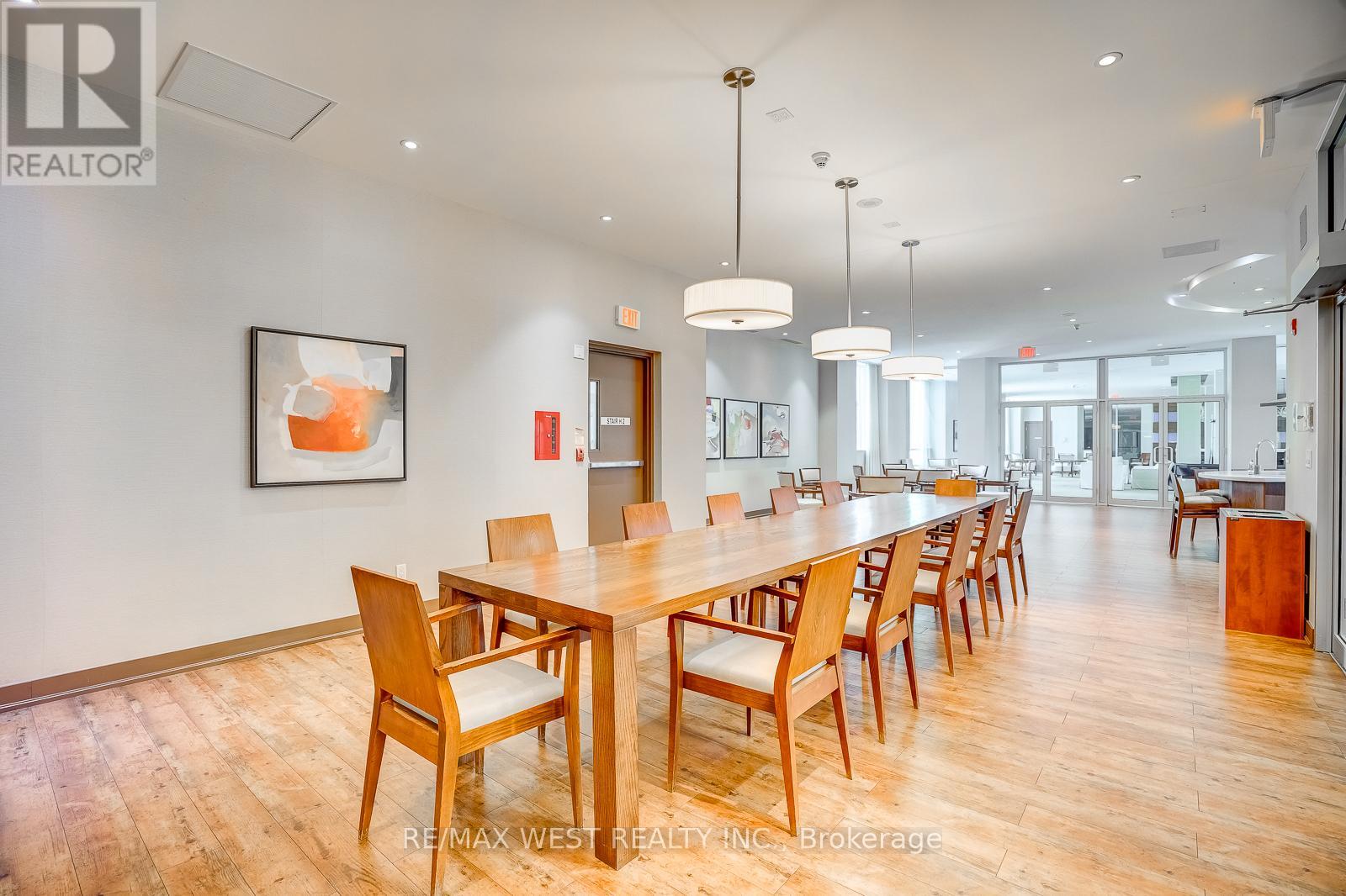 908 - 2240 Lake Shore Boulevard W Property Photo 40