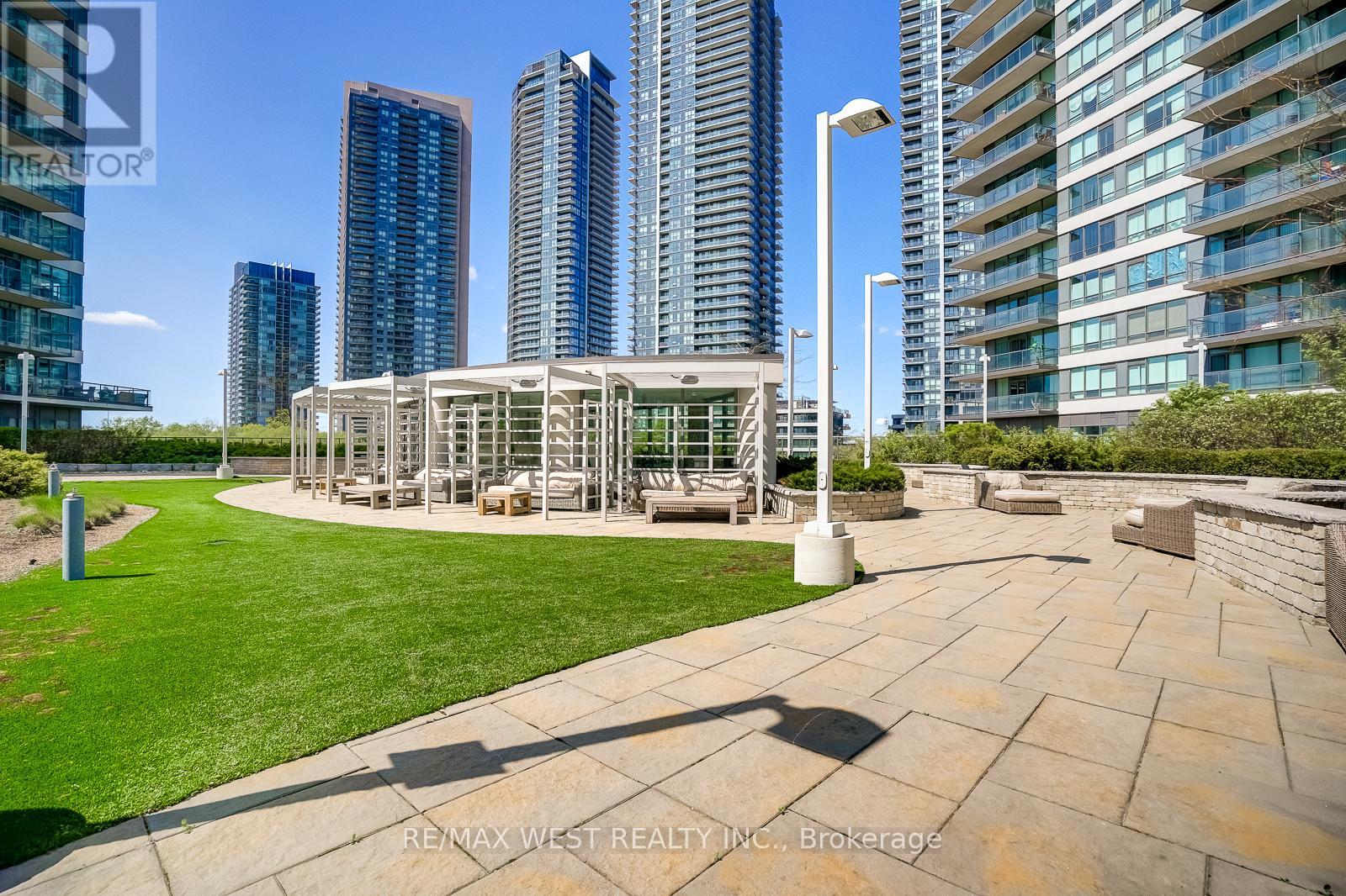 908 - 2240 Lake Shore Boulevard W Property Photo 46