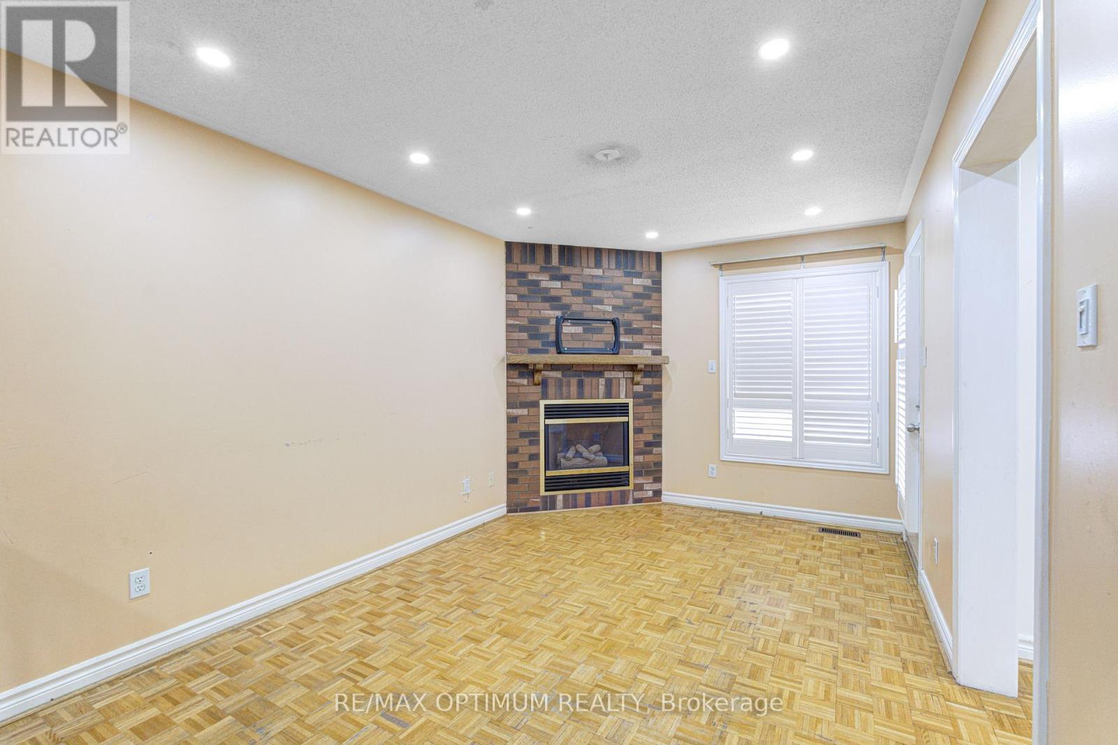 35 Wildberry Crescent Property Photo 8