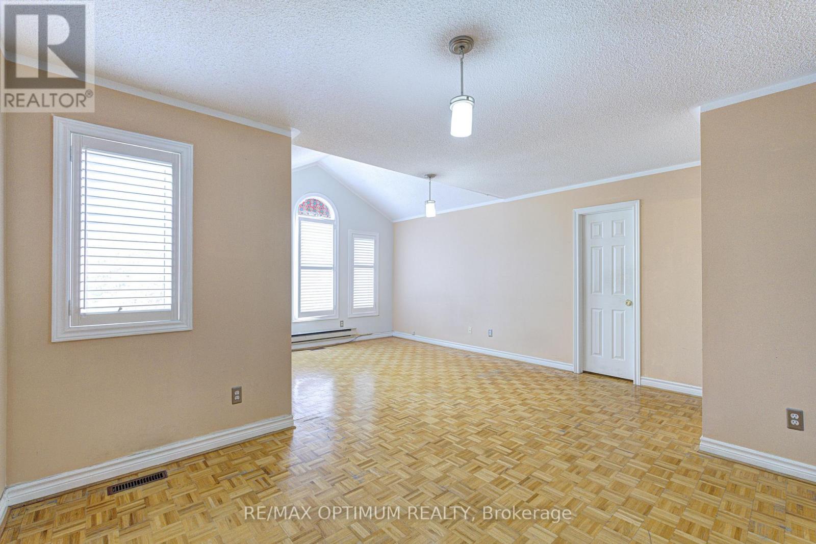 35 Wildberry Crescent Property Photo 16