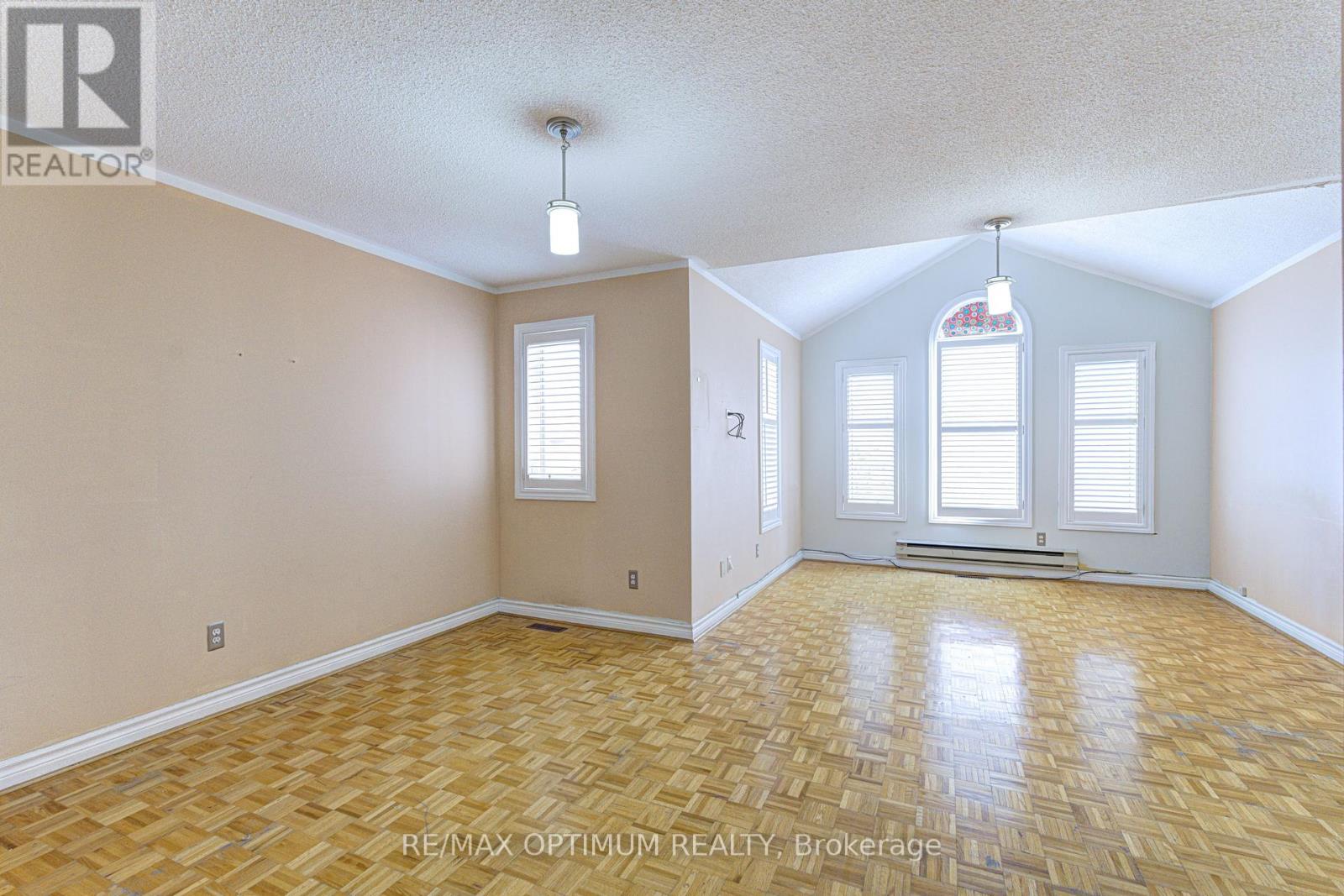 35 Wildberry Crescent Property Photo 17