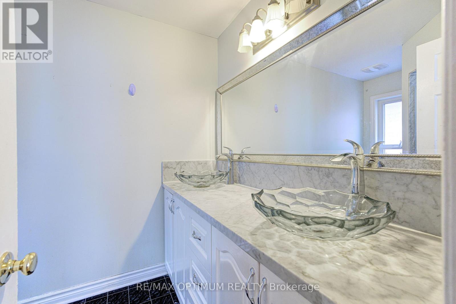 35 Wildberry Crescent Property Photo 27