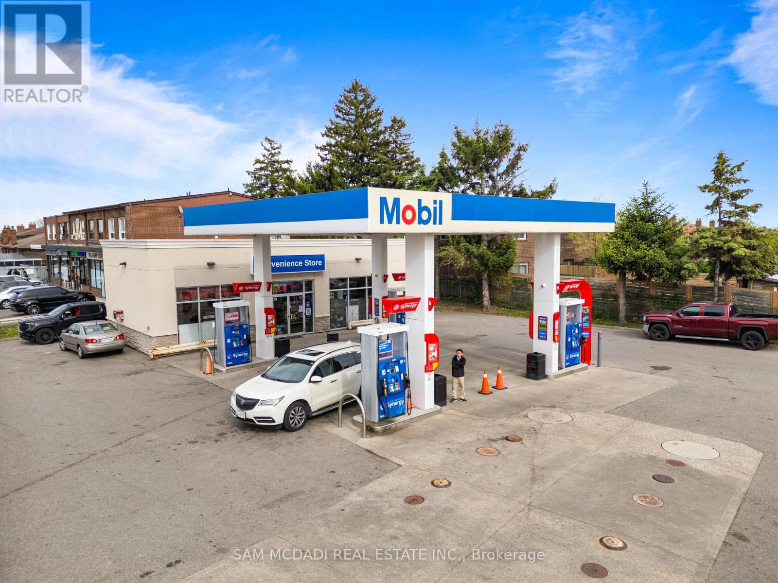 6199 Steeles Avenue W Property Photo 1