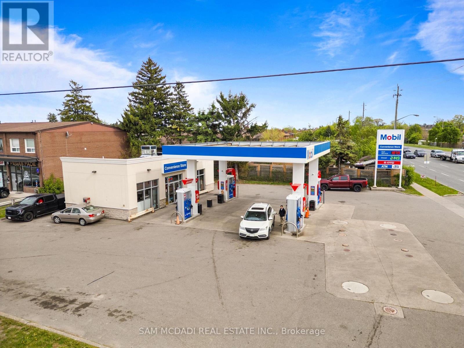 6199 Steeles Avenue W Property Photo 3