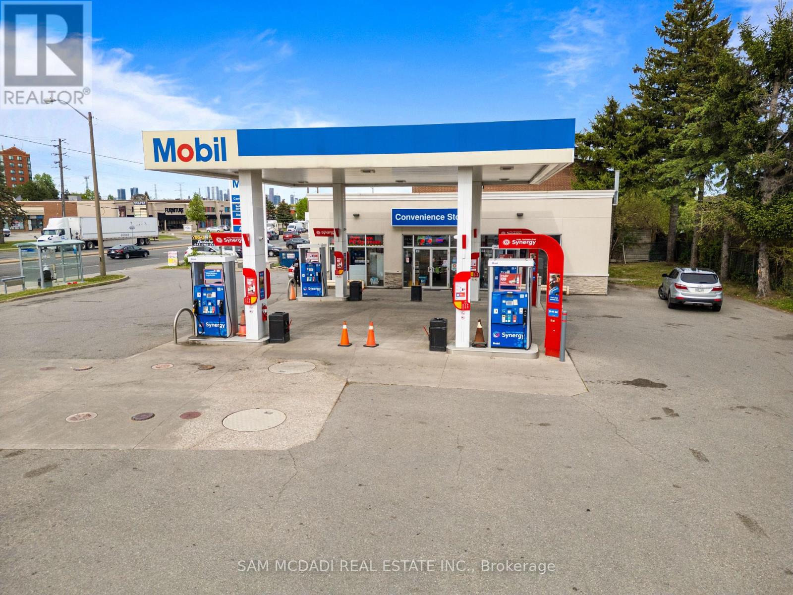 6199 Steeles Avenue W Property Photo 4