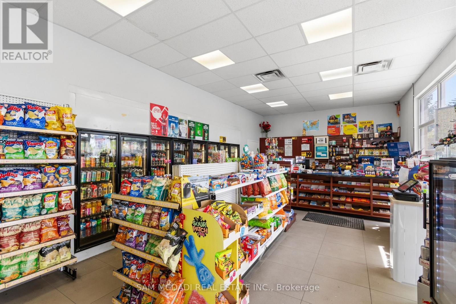 6199 Steeles Avenue W Property Photo 9