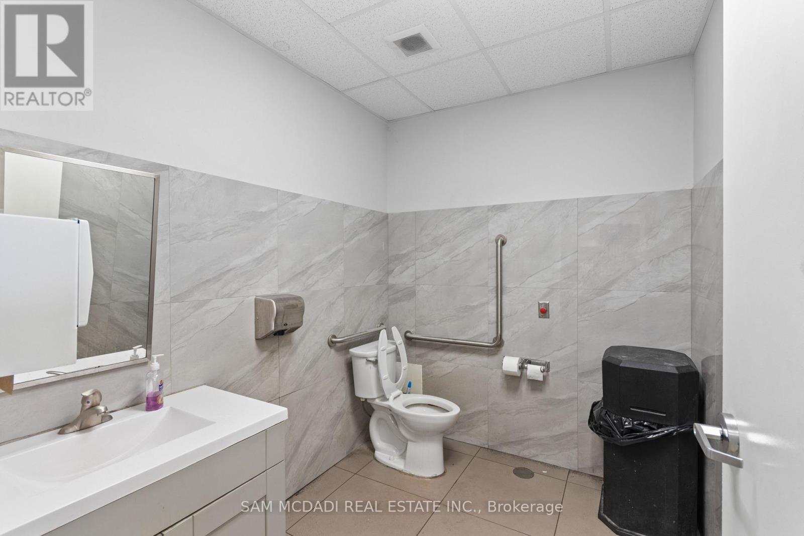 6199 Steeles Avenue W Property Photo 14