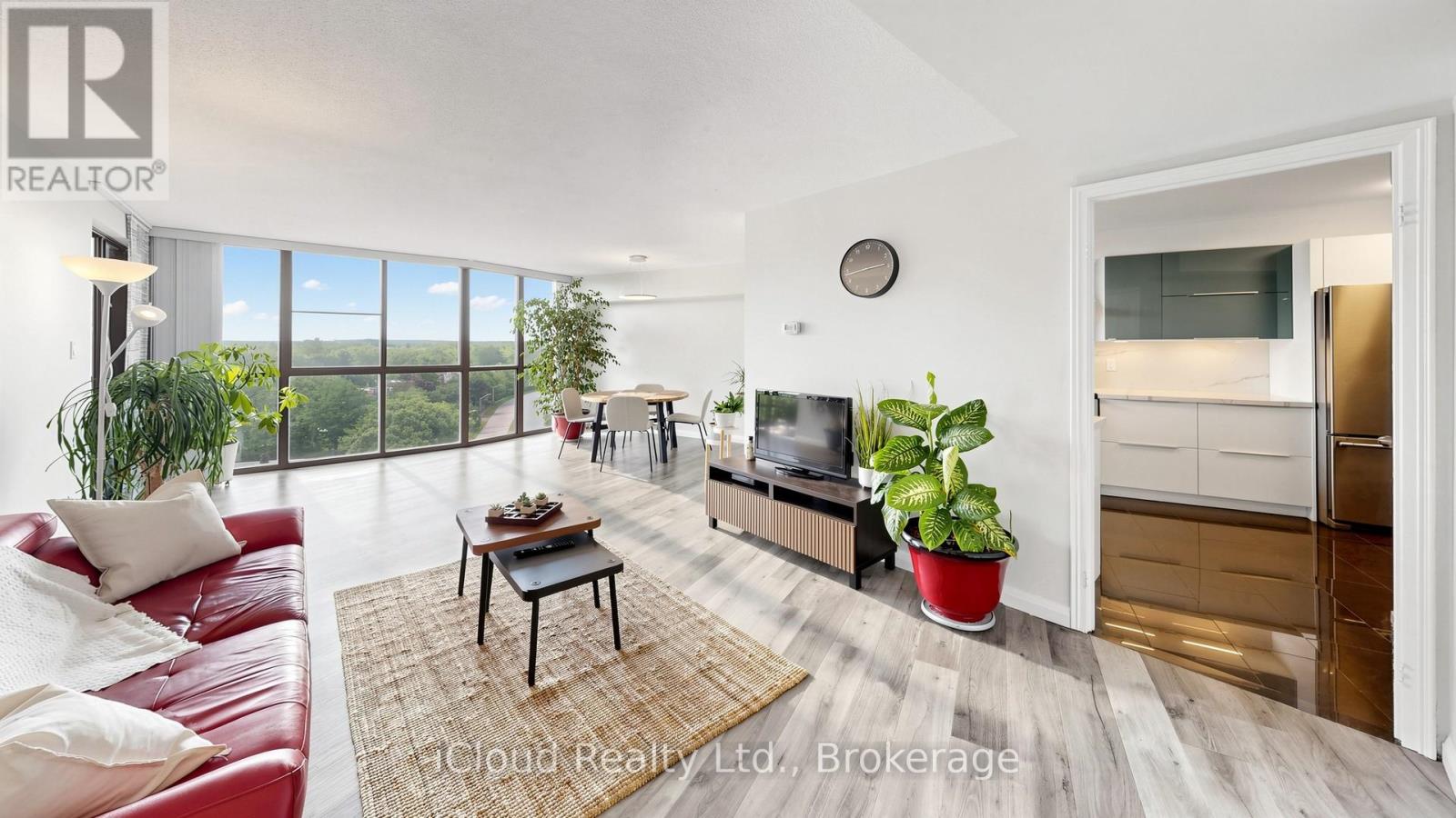 1005 - 1230 Marlborough Court Property Photo 3