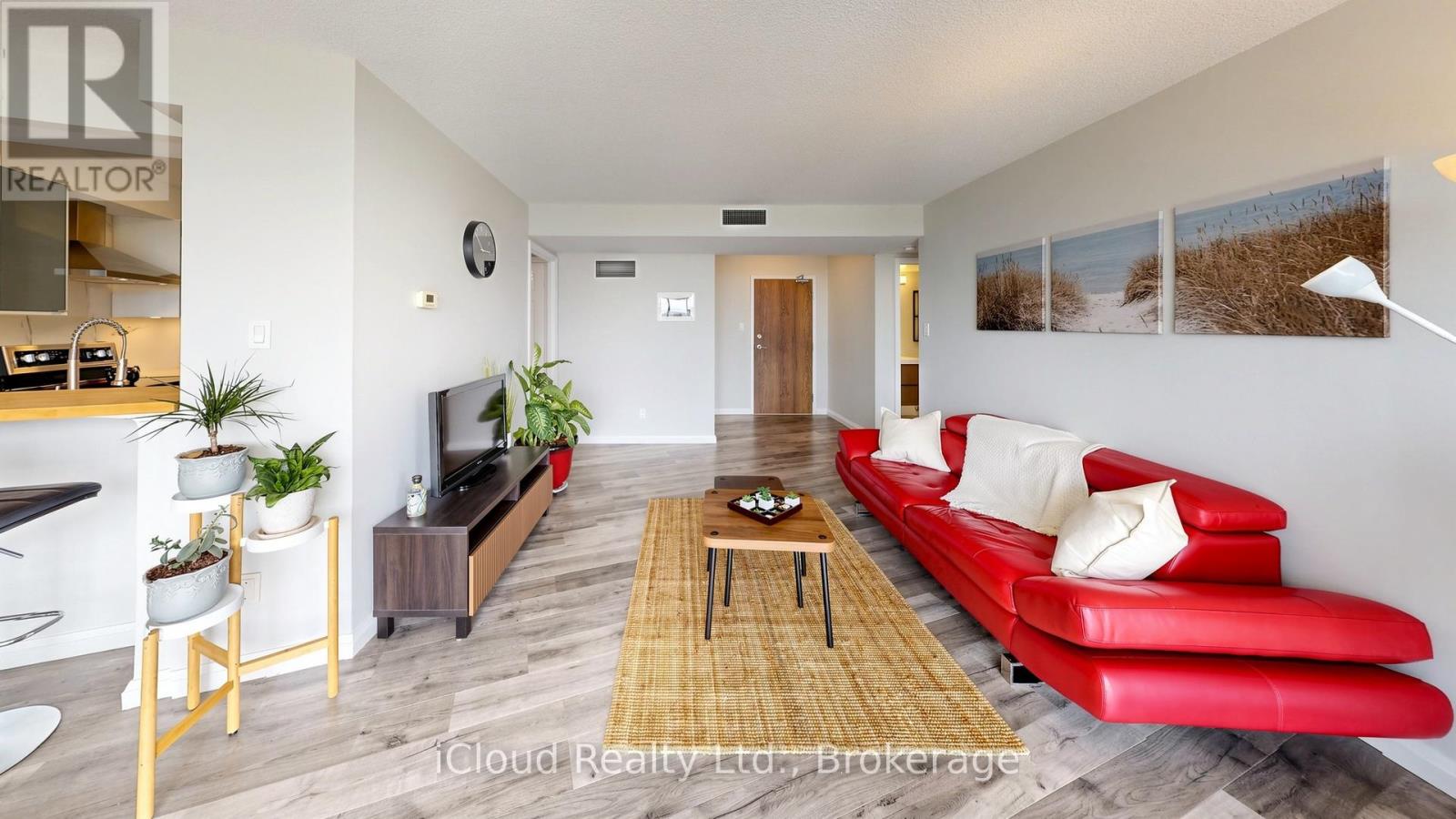 1005 - 1230 Marlborough Court Property Photo 4