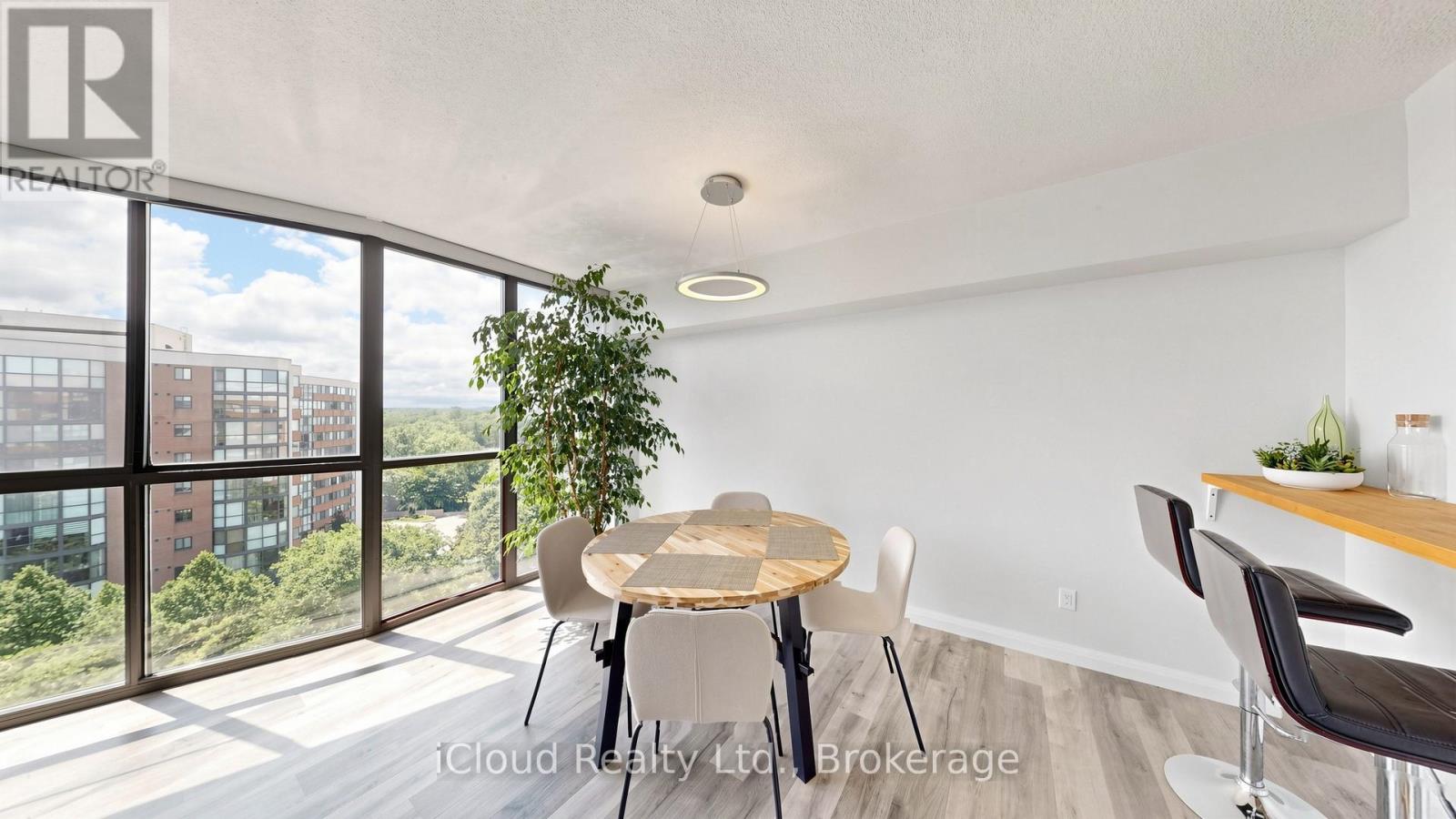 1005 - 1230 Marlborough Court Property Photo 8
