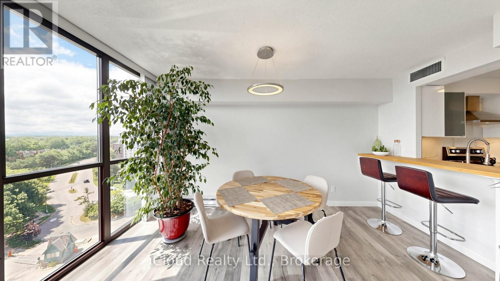 1005 - 1230 Marlborough Court Property Photo 9