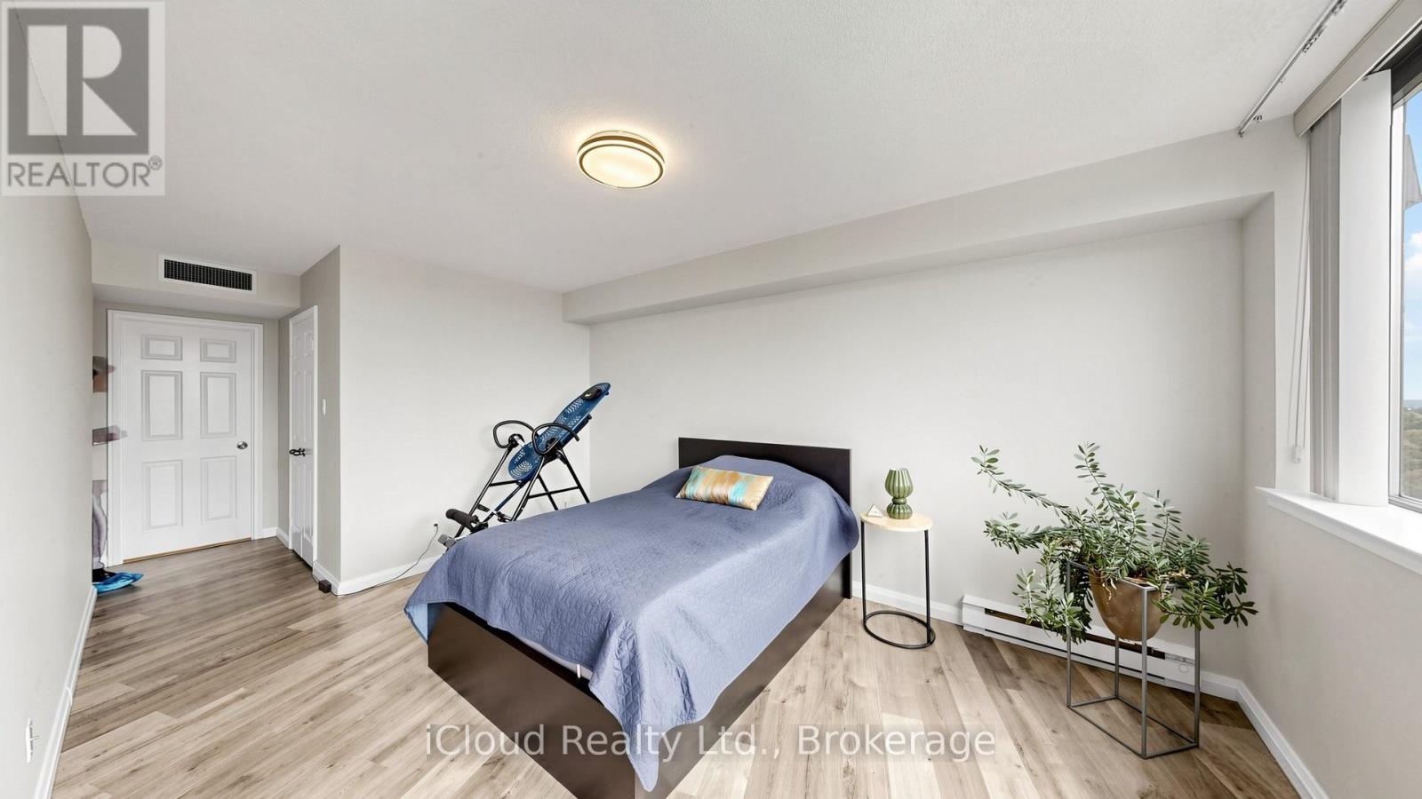 1005 - 1230 Marlborough Court Property Photo 18