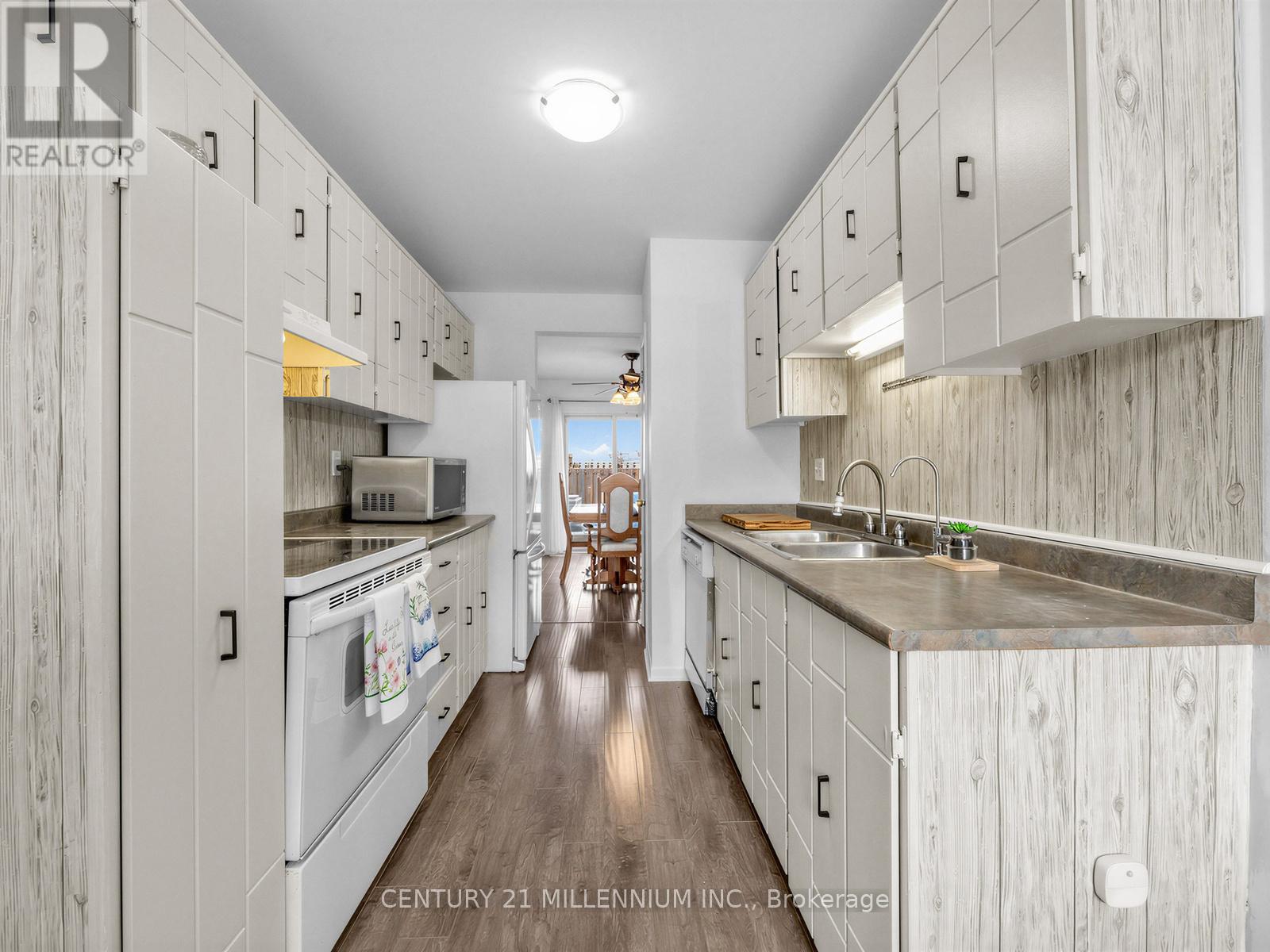 52 - 1020 Central Park Drive W Property Photo 5
